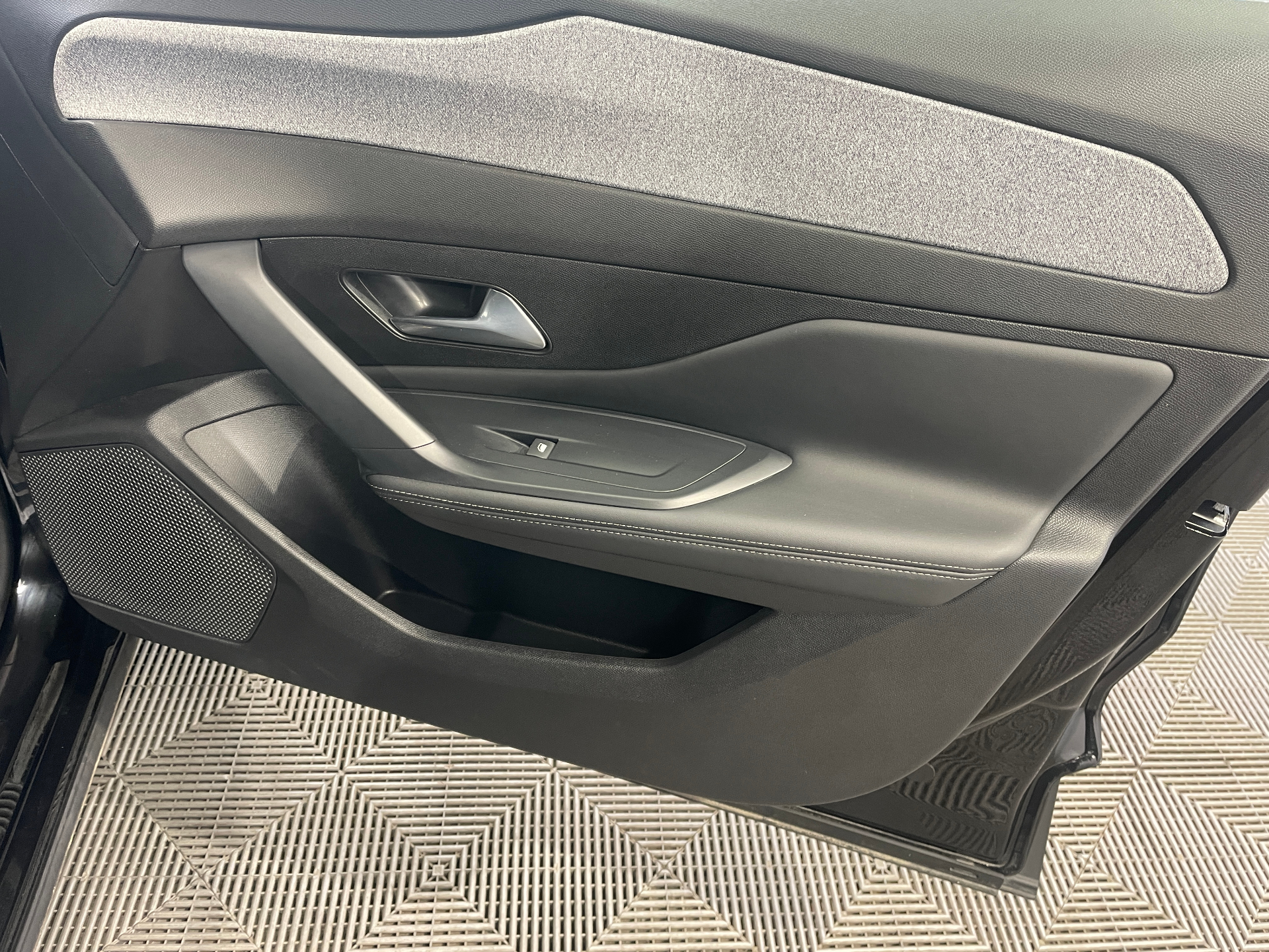 PEUGEOT 408 ALLURE HYBRID 136 E-DCS6