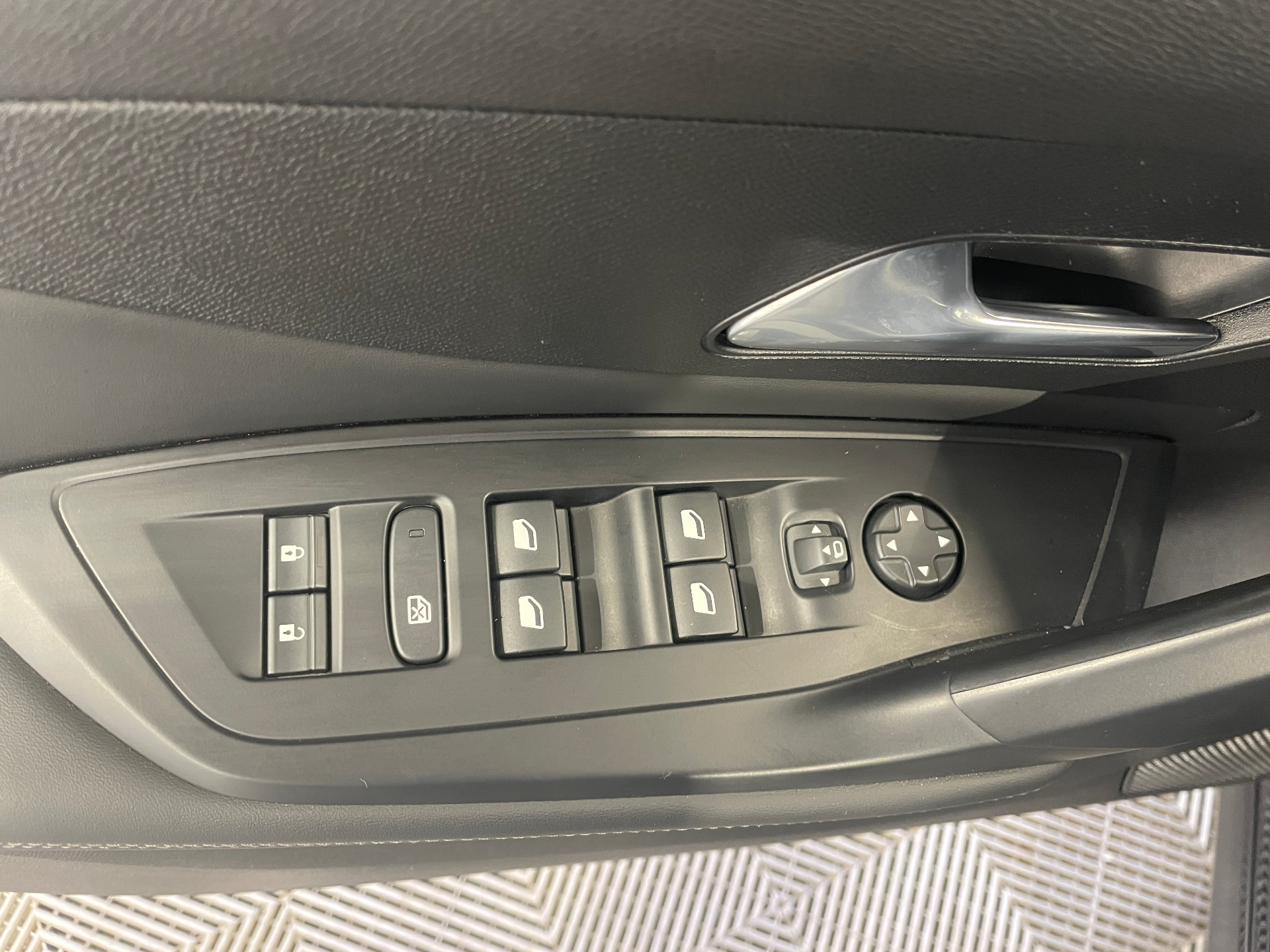 PEUGEOT 408 ALLURE HYBRID 136 E-DCS6