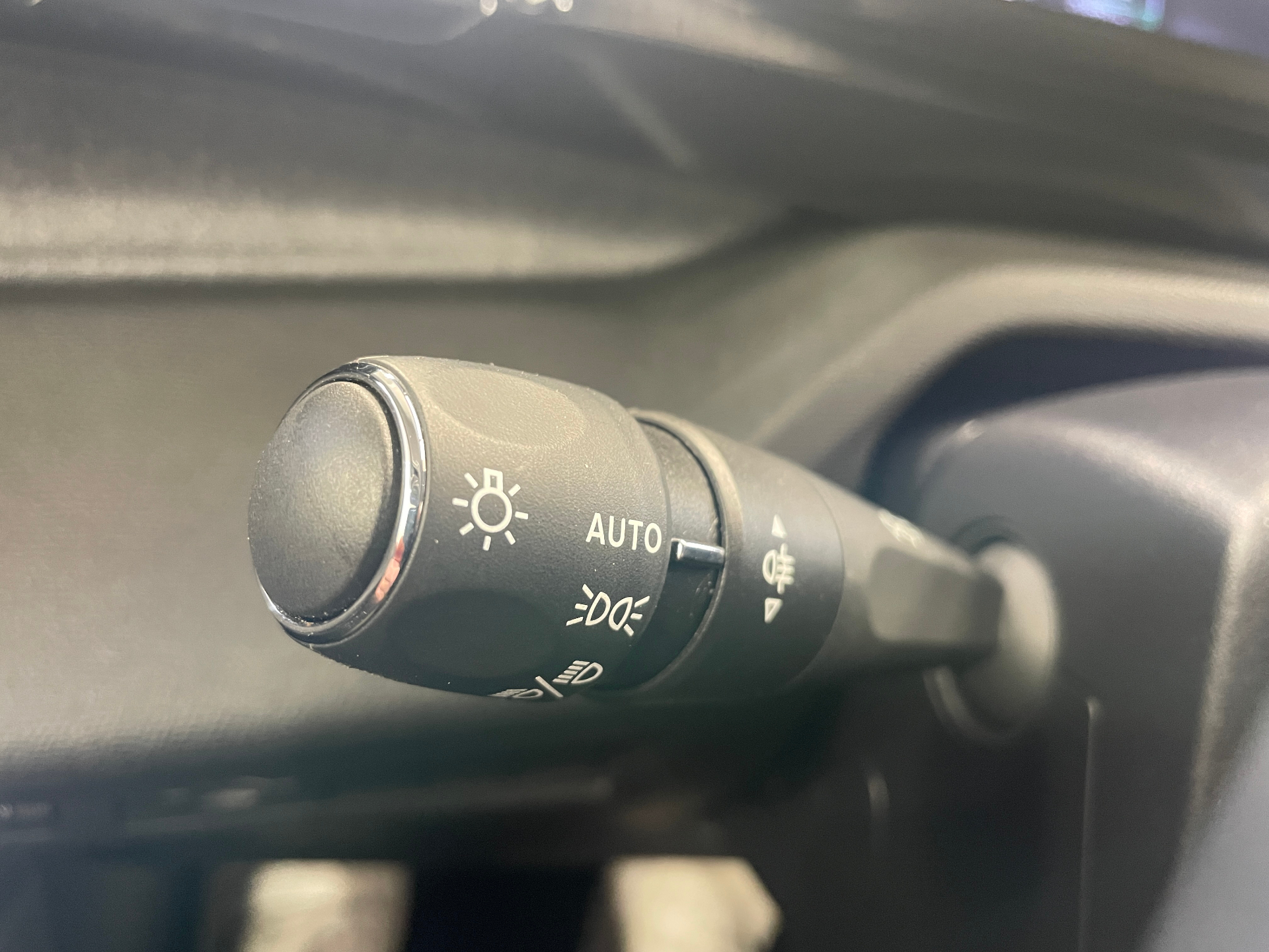 PEUGEOT 408 ALLURE HYBRID 136 E-DCS6