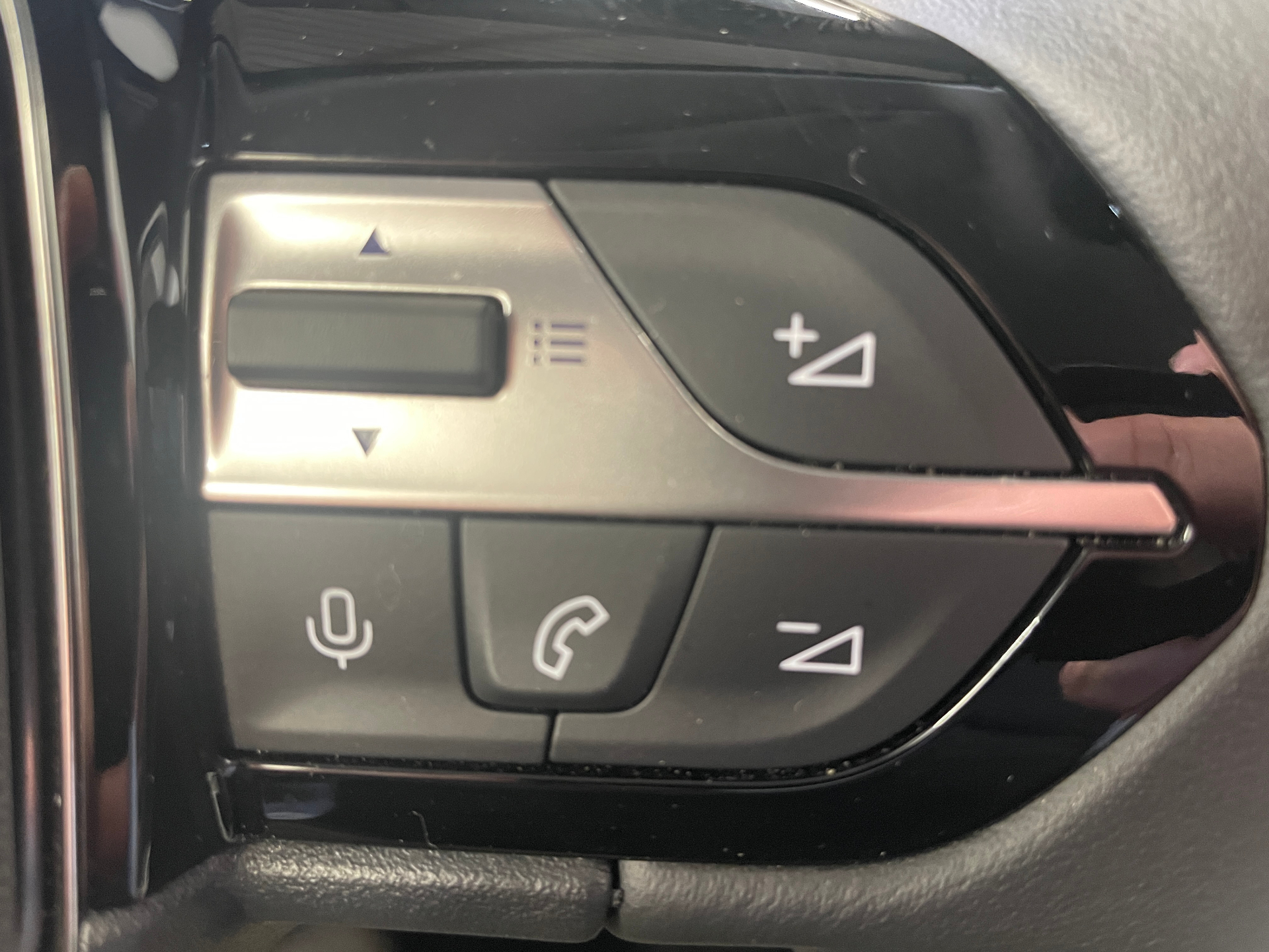 PEUGEOT 408 ALLURE HYBRID 136 E-DCS6