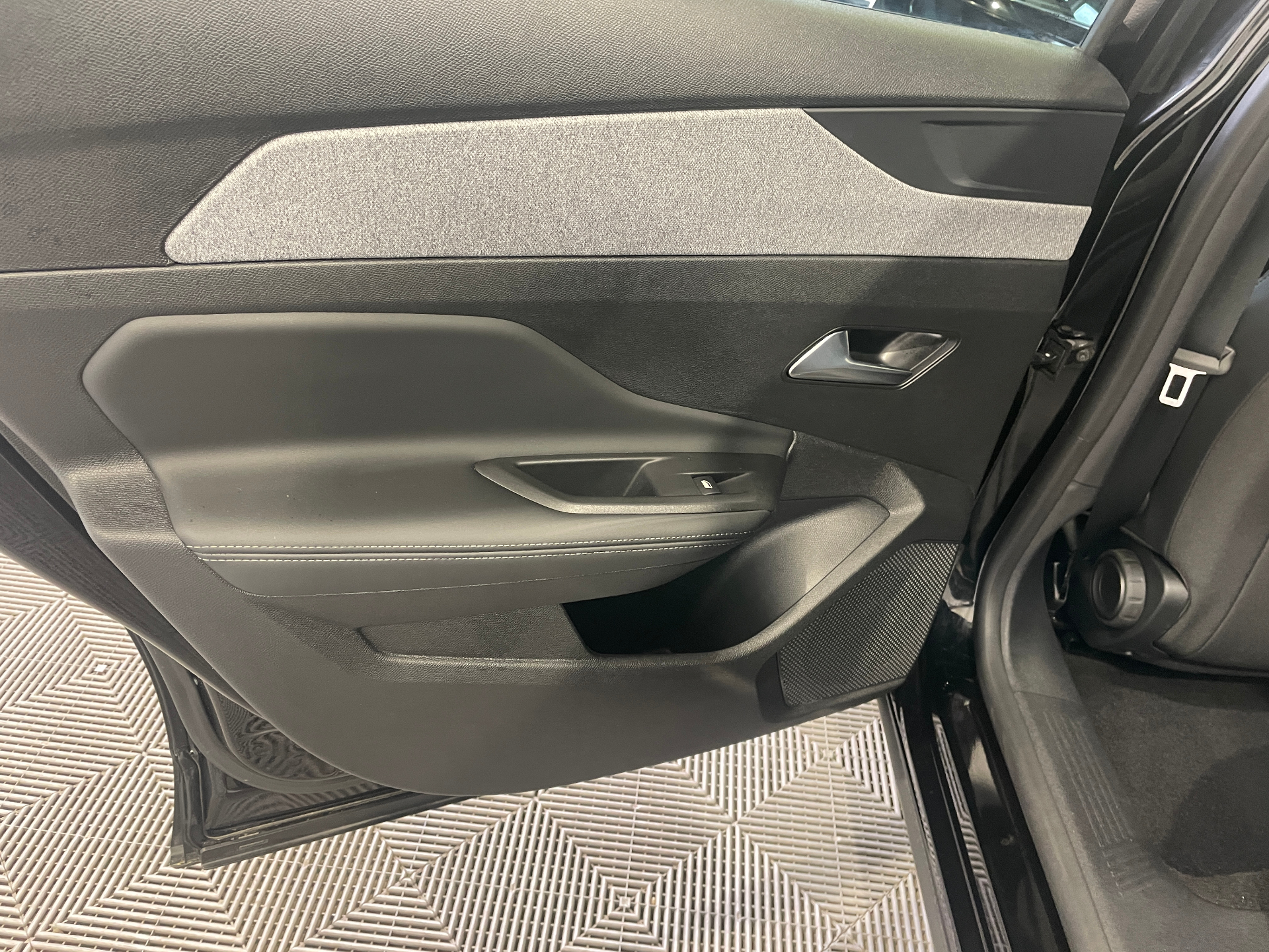 PEUGEOT 408 ALLURE HYBRID 136 E-DCS6