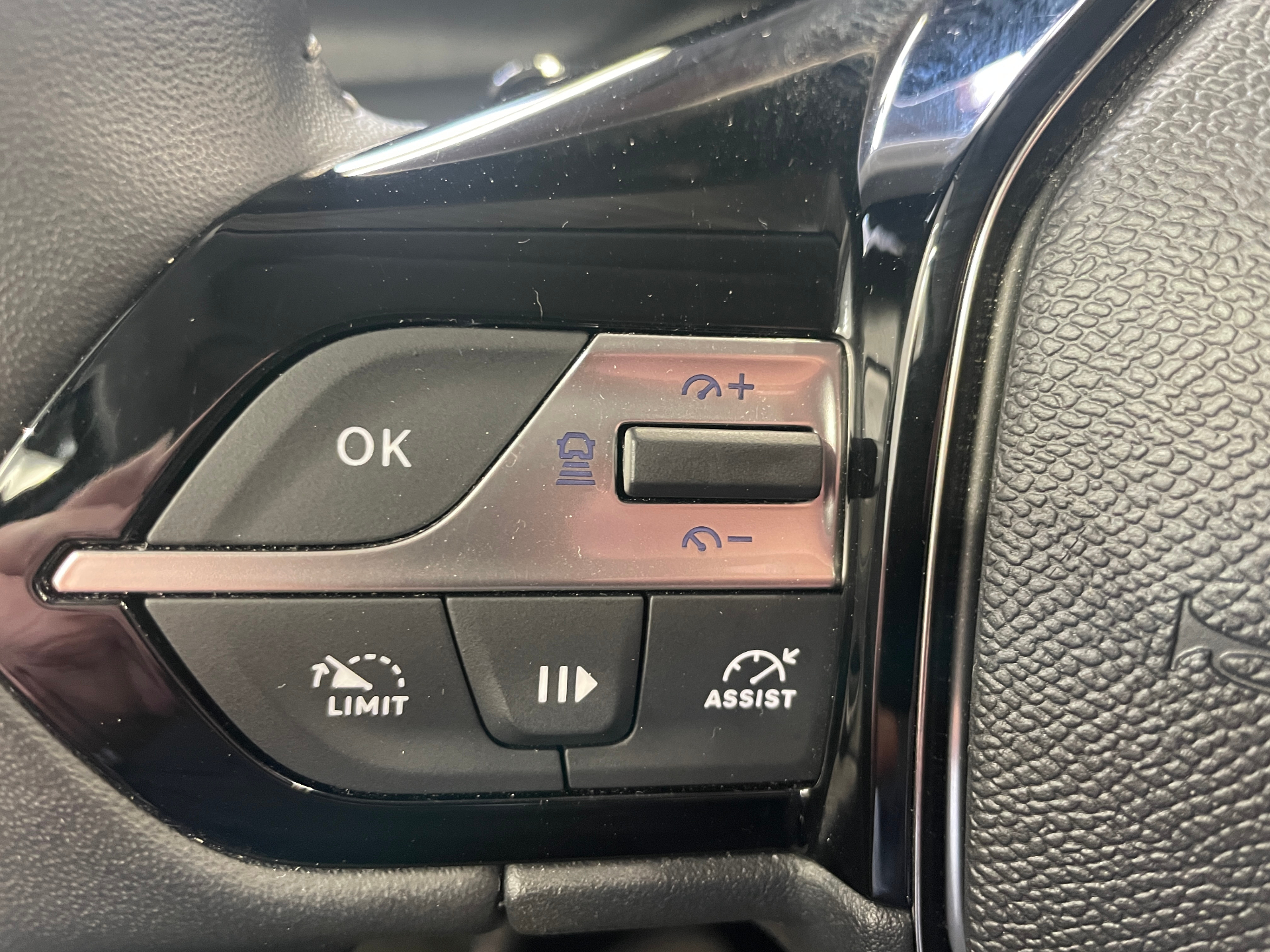PEUGEOT 408 ALLURE HYBRID 136 E-DCS6