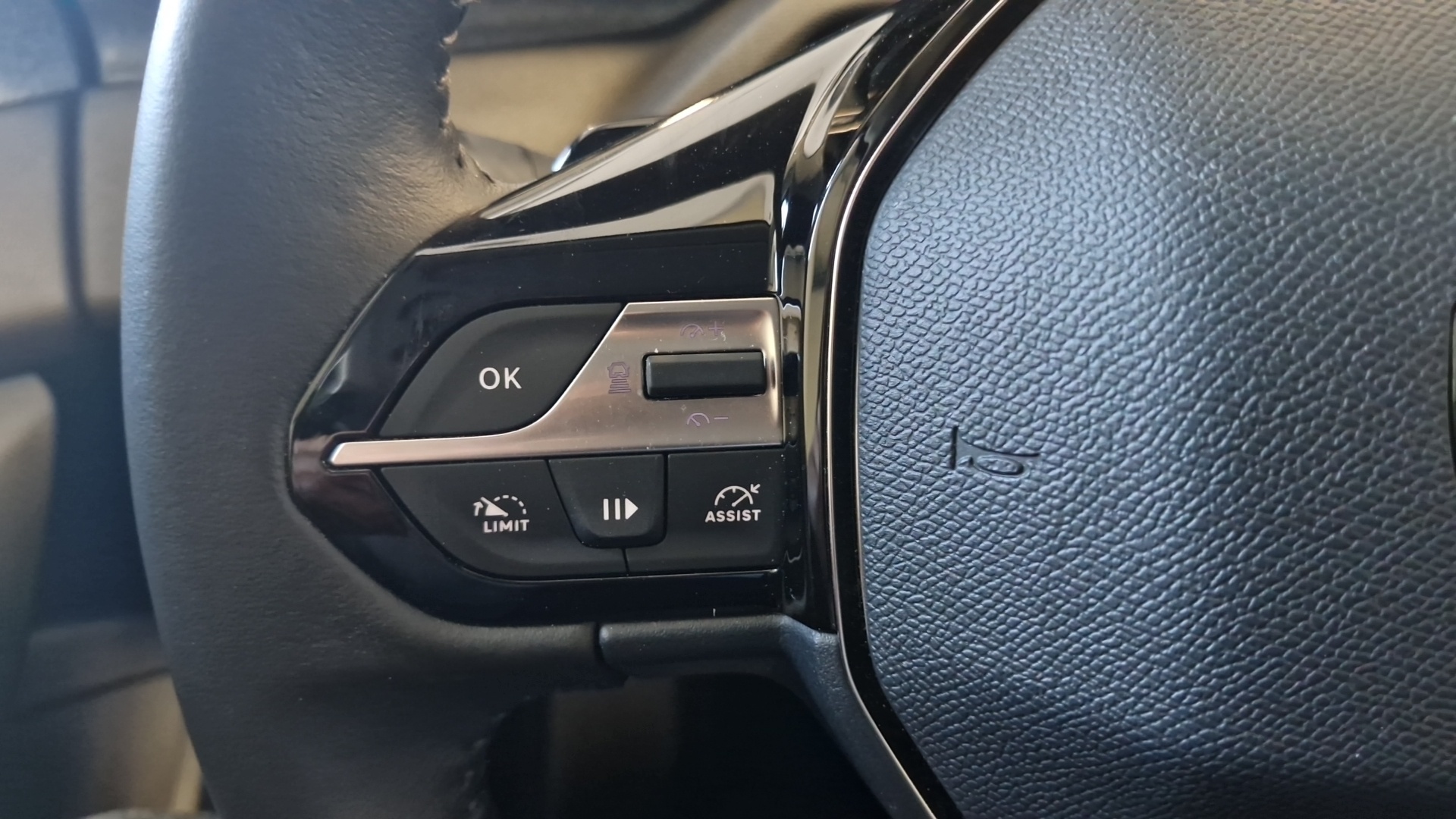 PEUGEOT 308 ALLURE HYBRID 136 E-DCS6