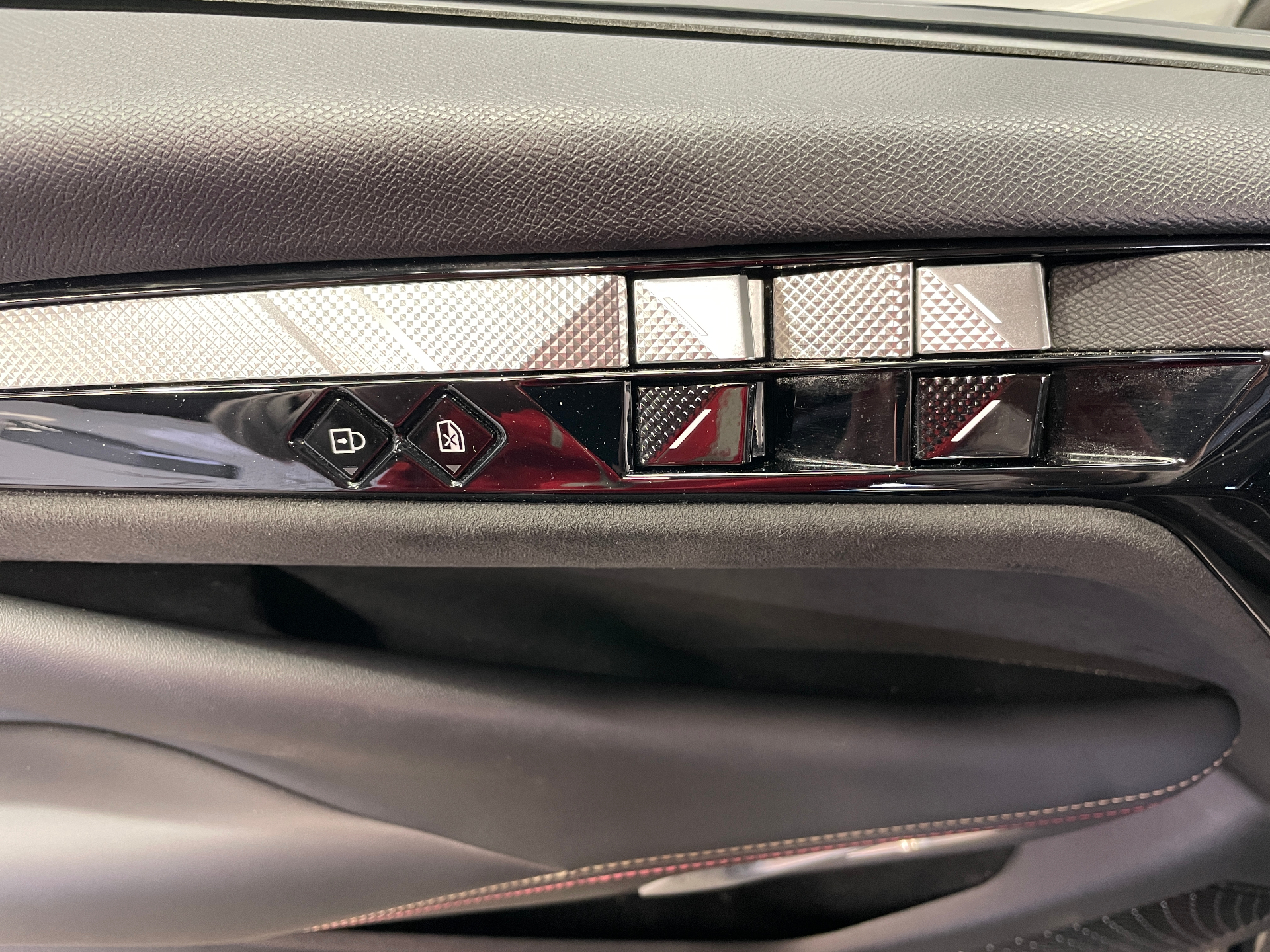 DS DS 4 BlueHDi 130 EAT8 Performance Line
