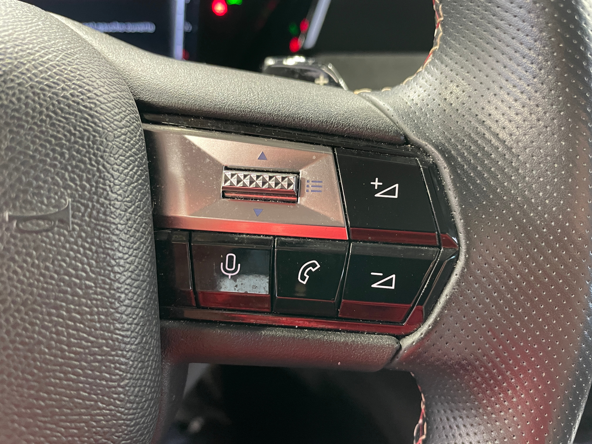 DS DS 4 BlueHDi 130 EAT8 Performance Line