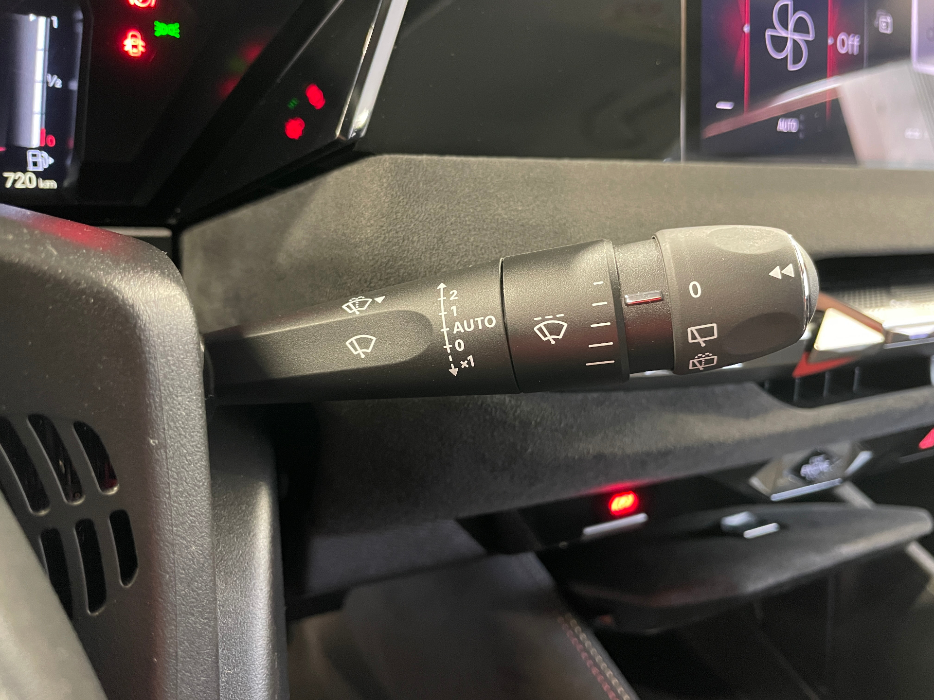DS DS 4 BlueHDi 130 EAT8 Performance Line