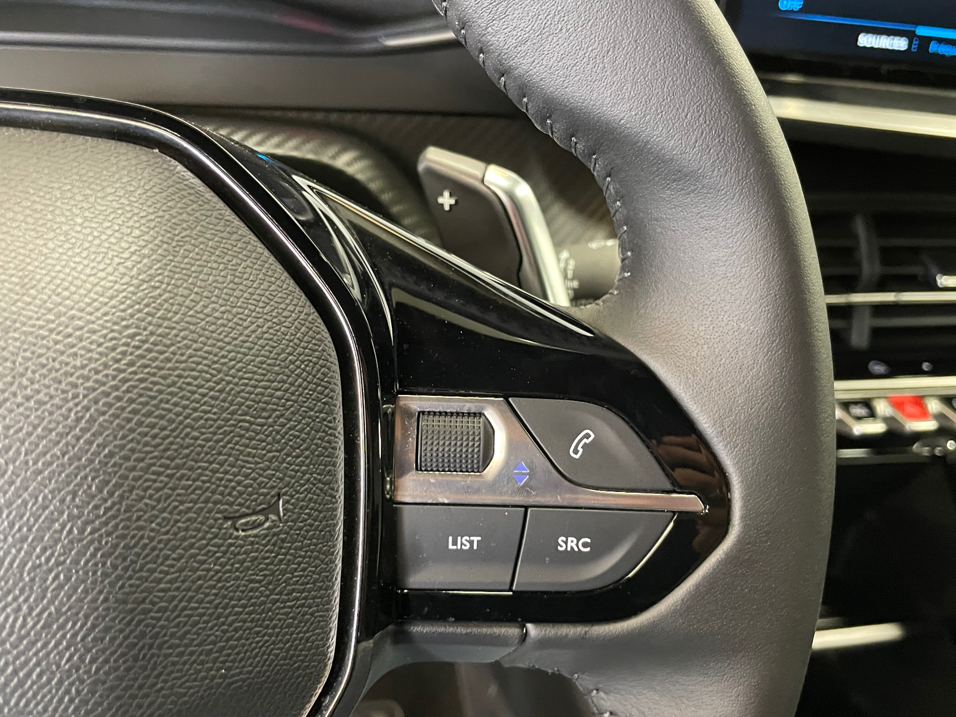 PEUGEOT 2008 Hybrid 145 e-DCS6 Style