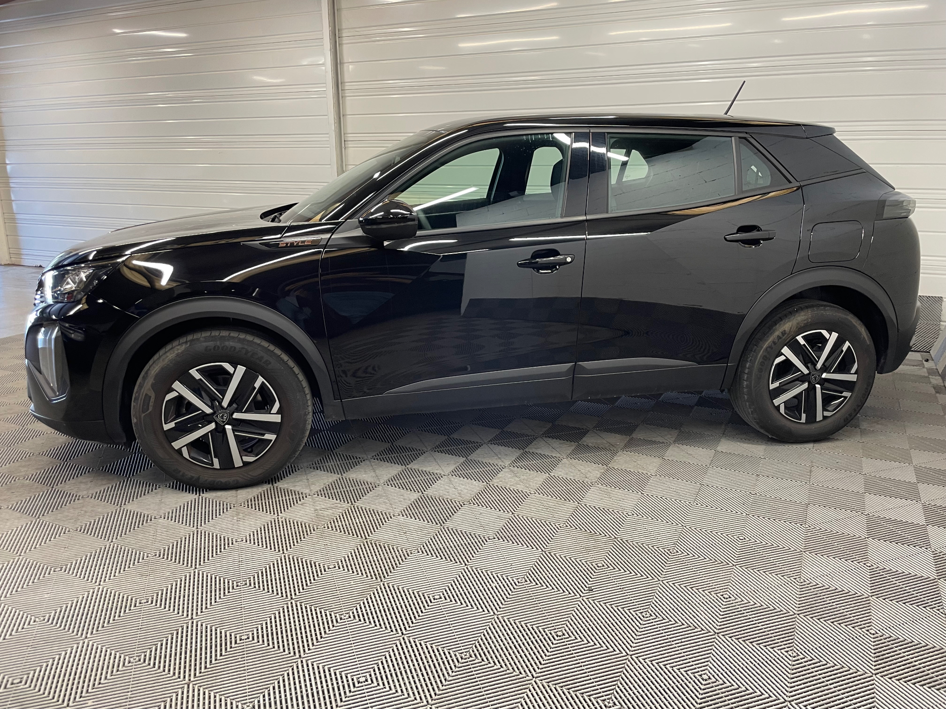 PEUGEOT 2008 Hybrid 145 e-DCS6 Style