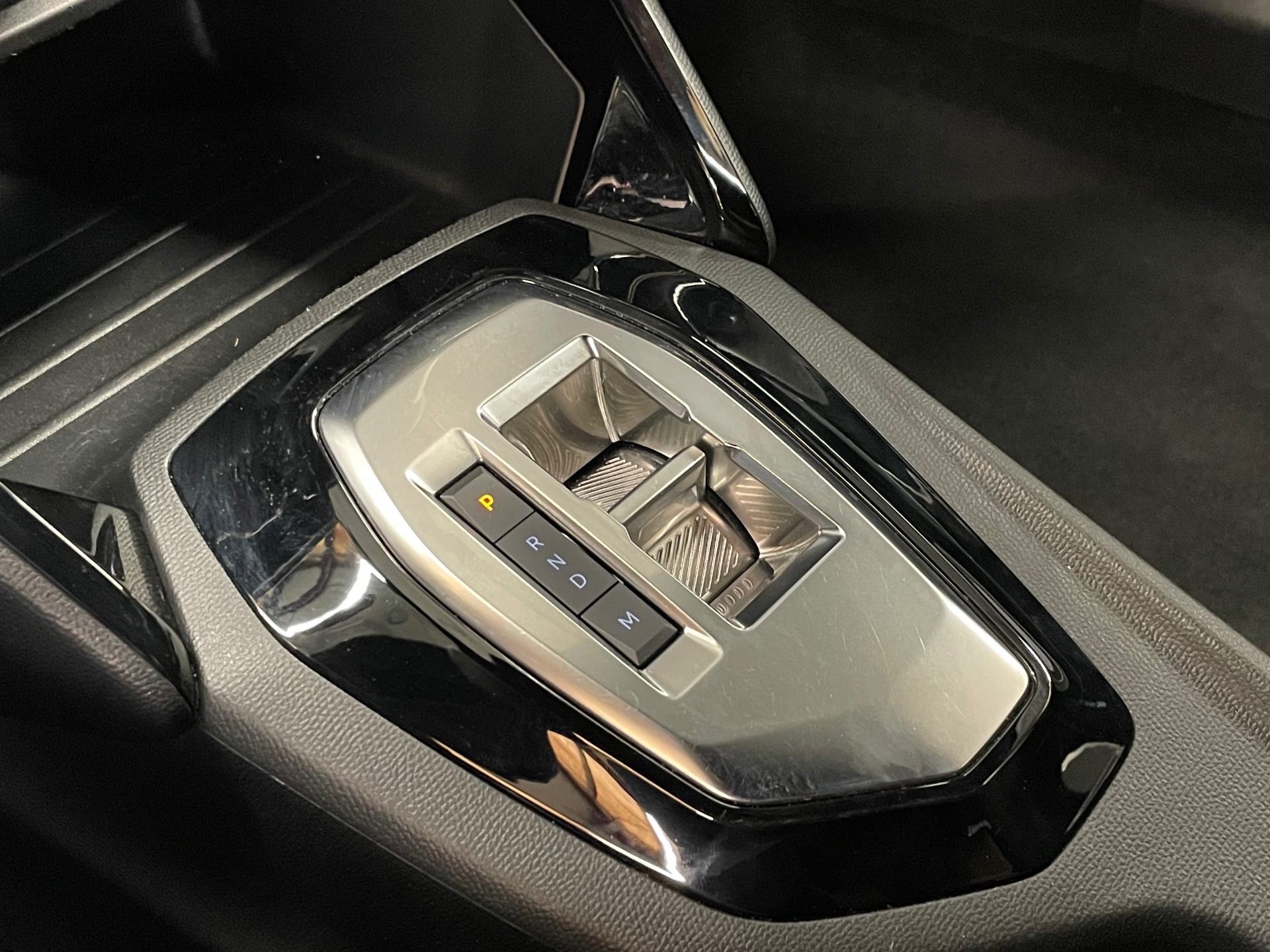 PEUGEOT 2008 Hybrid 145 e-DCS6 Style