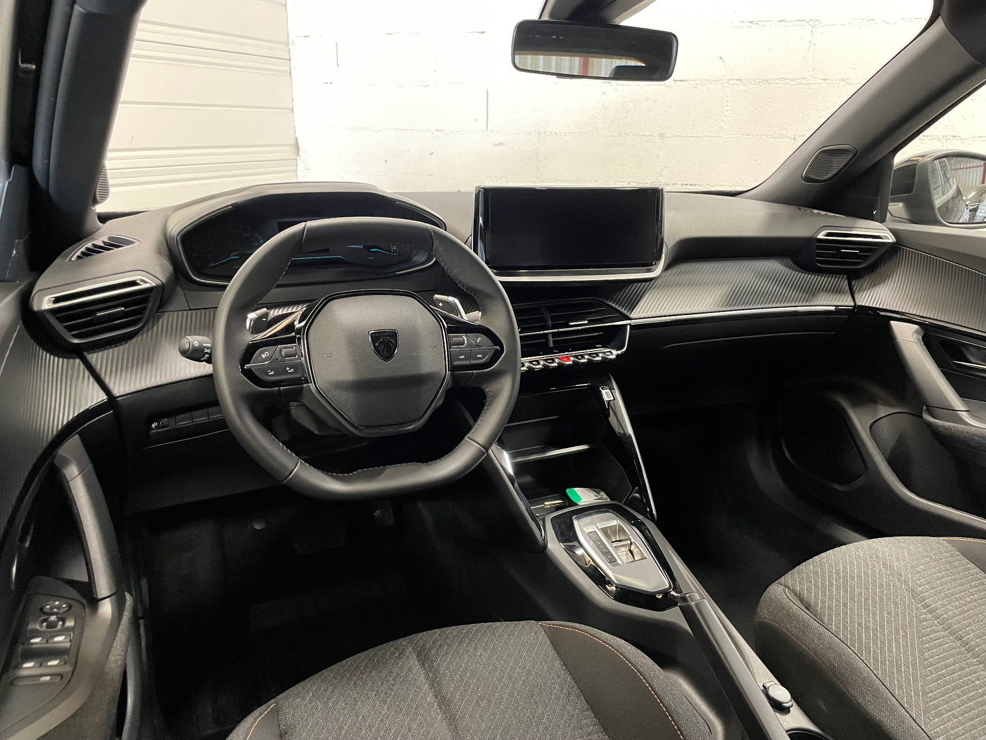 PEUGEOT 2008 Hybrid 145 e-DCS6 Style