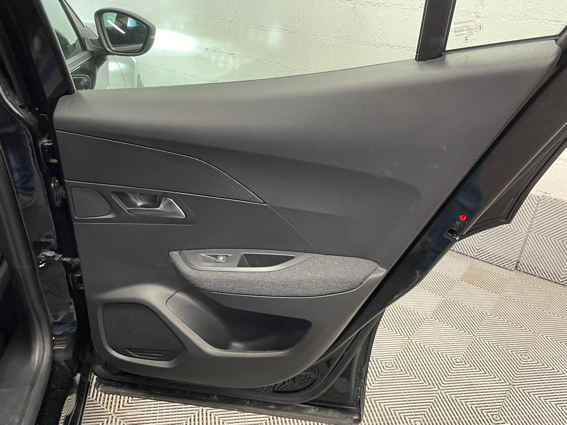 PEUGEOT 2008 Hybrid 145 e-DCS6 Style