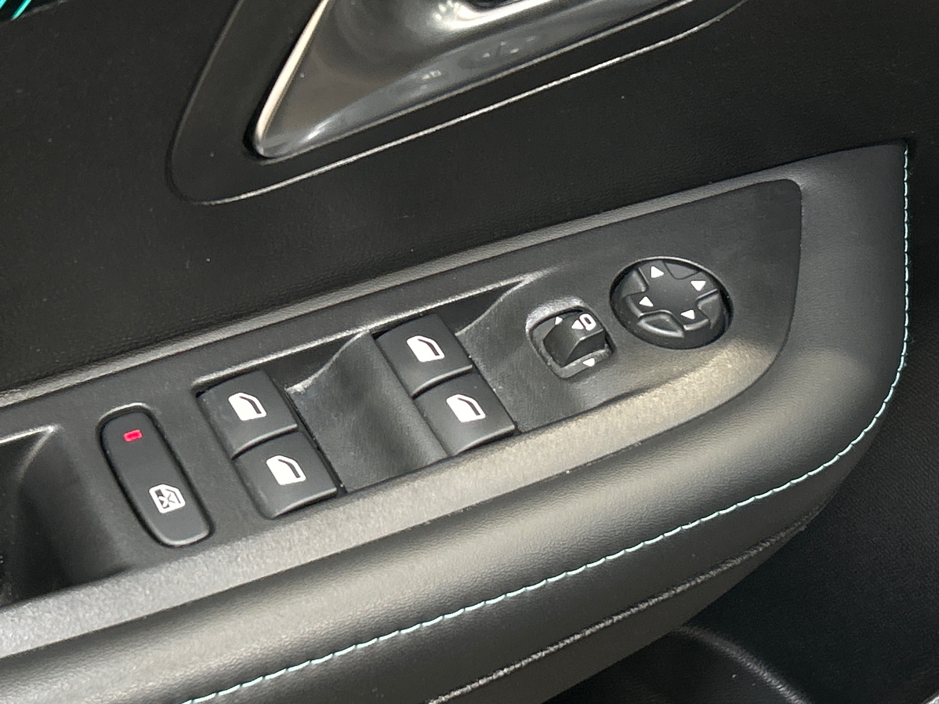 PEUGEOT 208 PureTech 100 S&S BVM6 Allure Pack