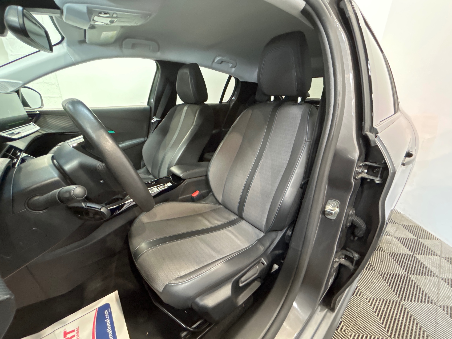 PEUGEOT 208 PureTech 100 S&S BVM6 Allure Pack
