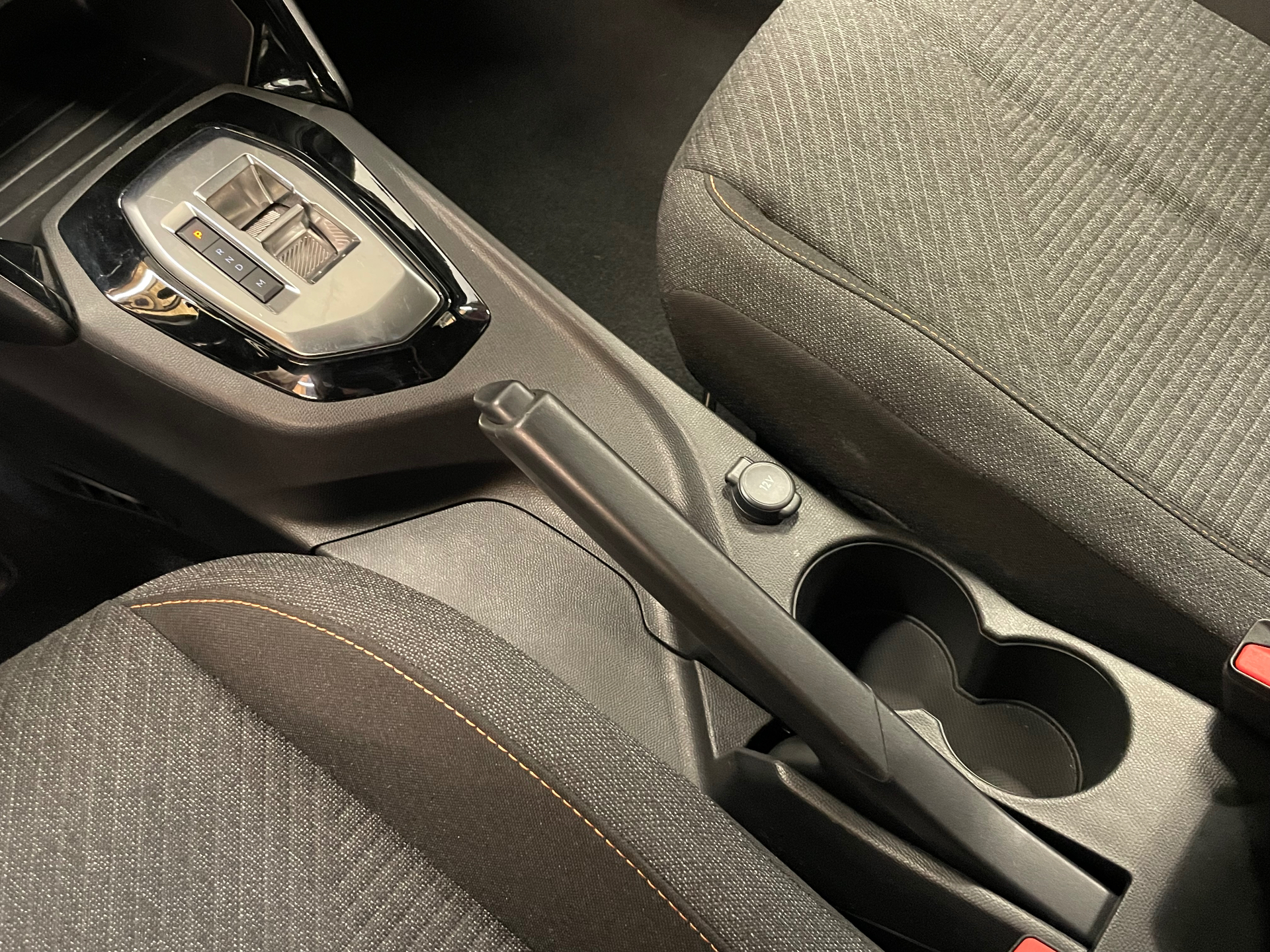 PEUGEOT 2008 Hybrid 145 e-DCS6 Style