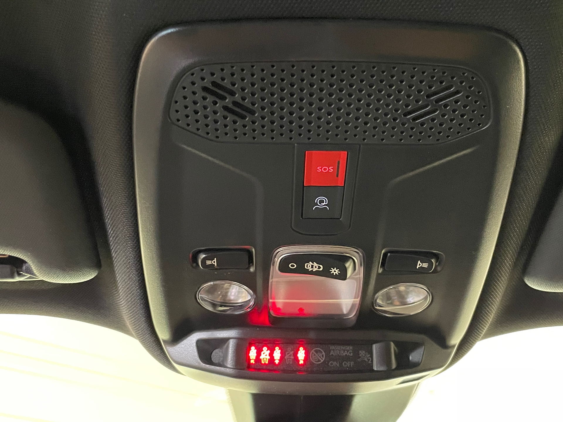 PEUGEOT 2008 Hybrid 145 e-DCS6 Style