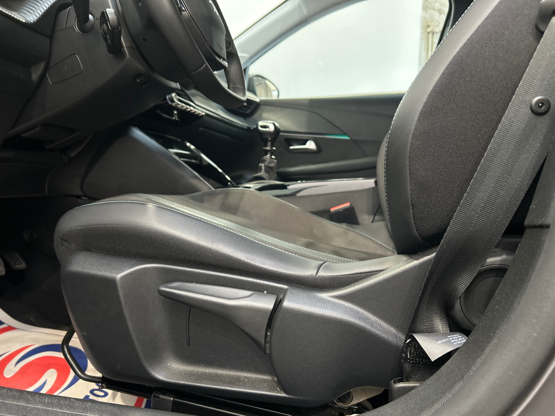 PEUGEOT 208 PureTech 100 S&S BVM6 Allure Pack