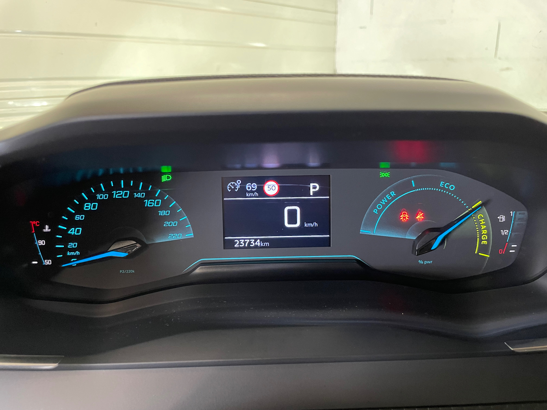 PEUGEOT 2008 Hybrid 145 e-DCS6 Style