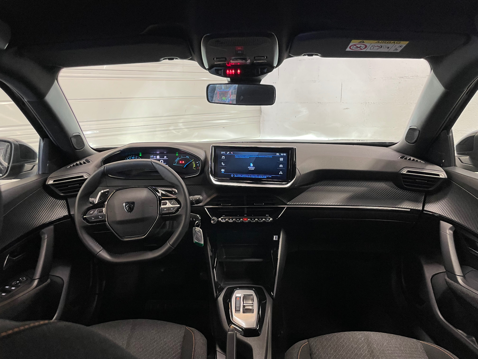 PEUGEOT 2008 Hybrid 145 e-DCS6 Style