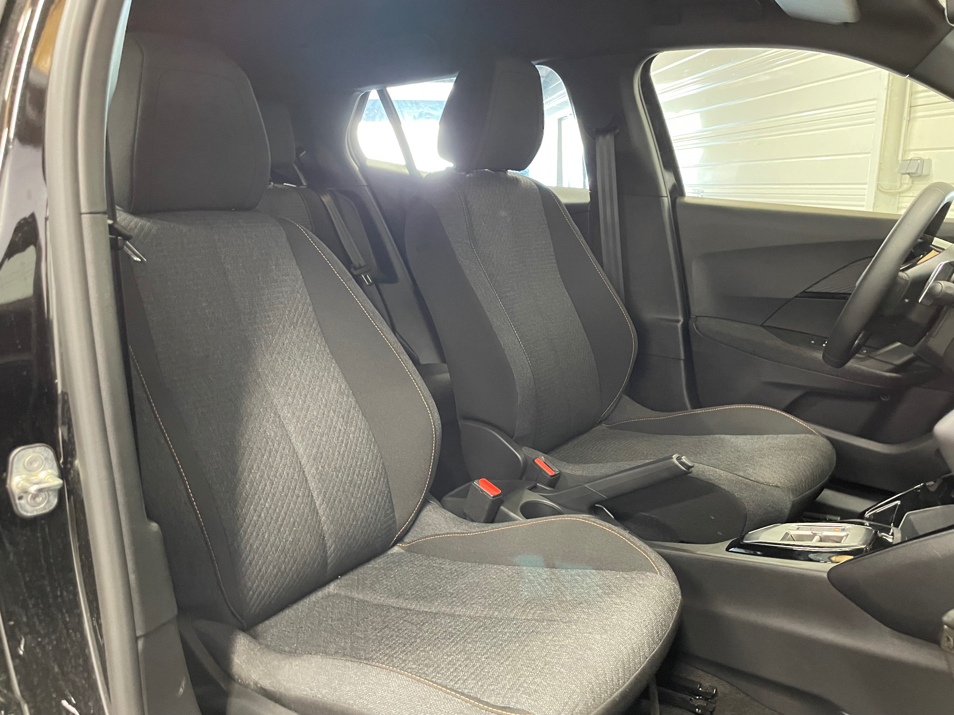 PEUGEOT 2008 Hybrid 145 e-DCS6 Style