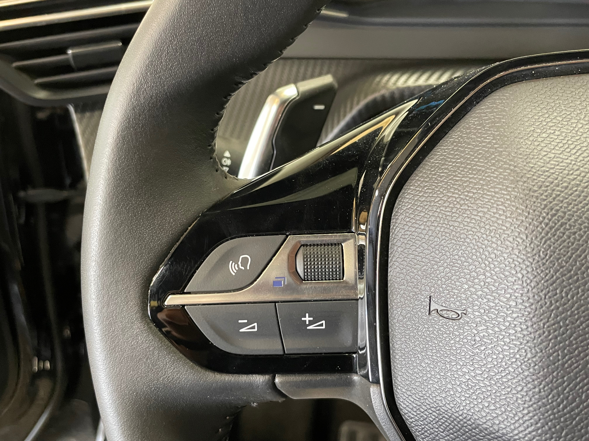 PEUGEOT 2008 Hybrid 145 e-DCS6 Style