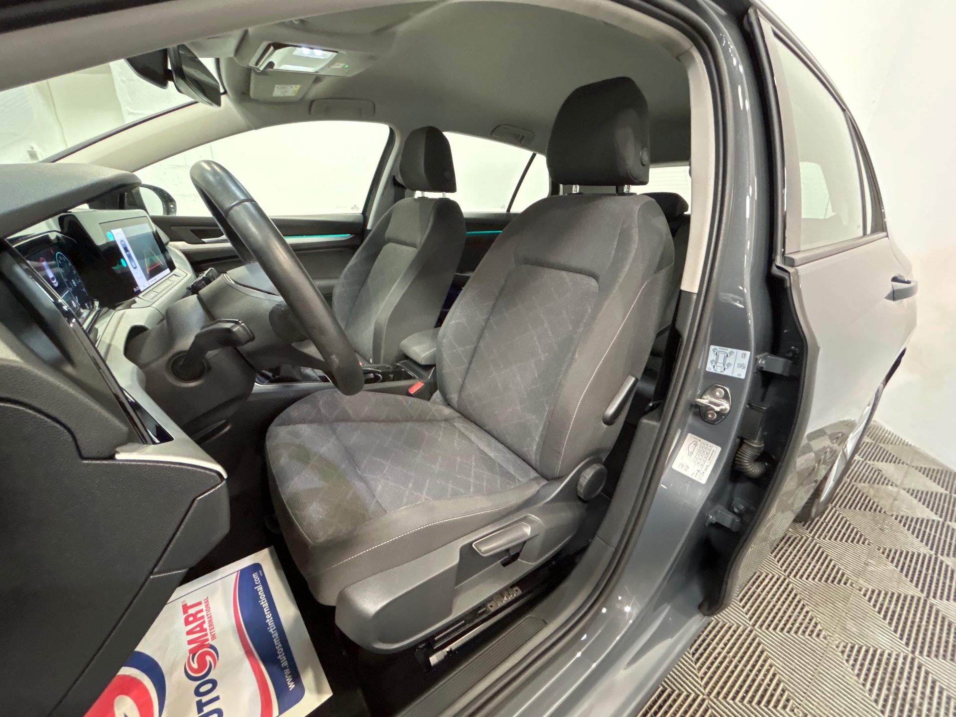 VOLKSWAGEN GOLF 1.0 TSI OPF 110 BVM6 Life Business