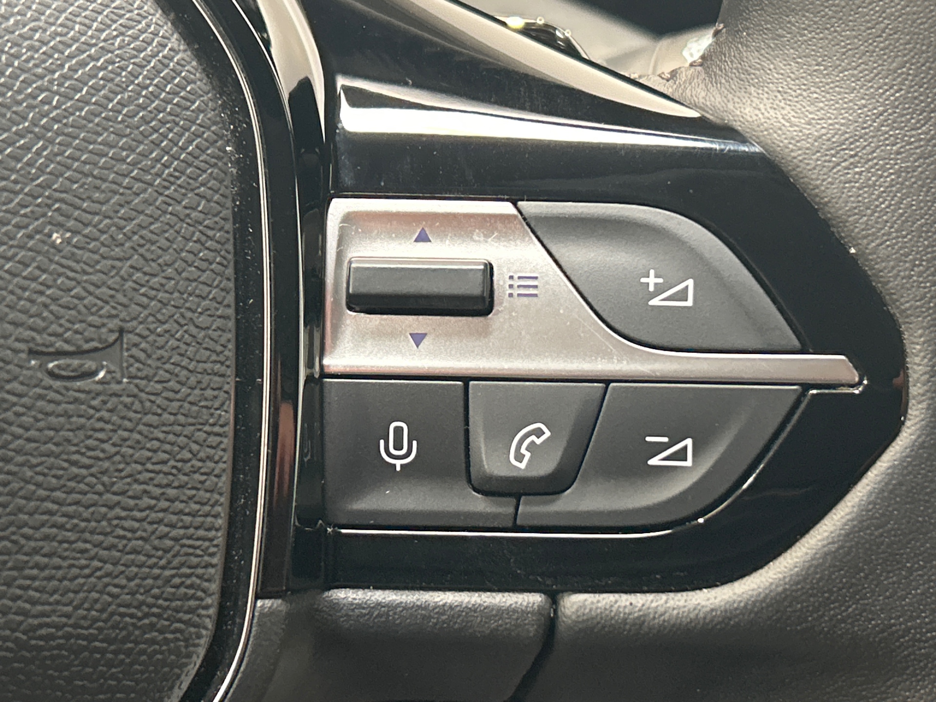 PEUGEOT 308 Hybrid 136 e-DCS6 Allure