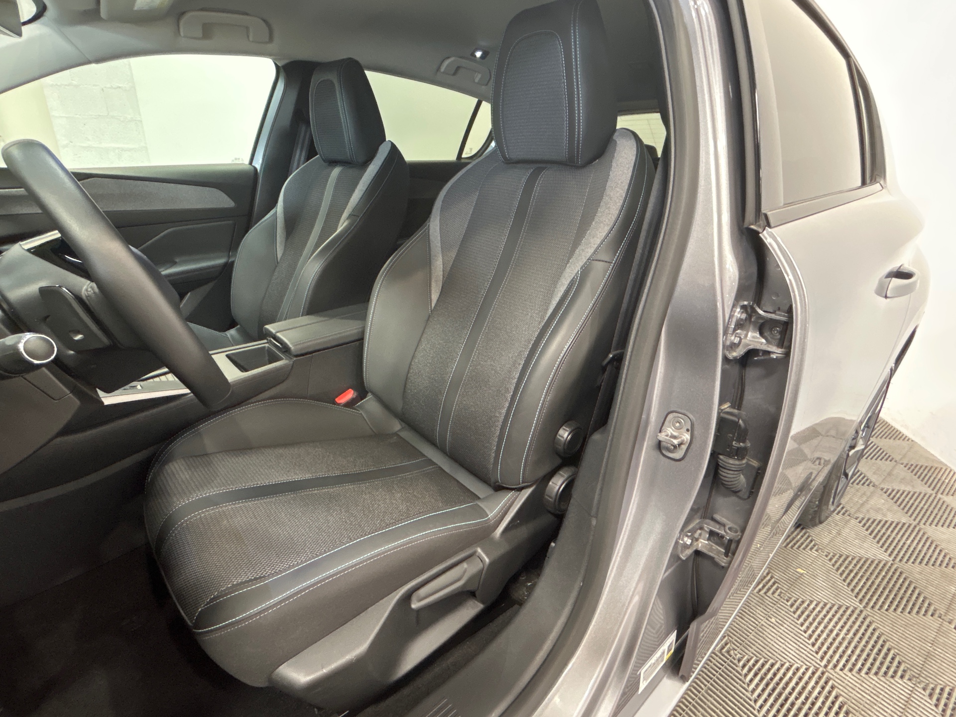 PEUGEOT 308 Hybrid 136 e-DCS6 Allure