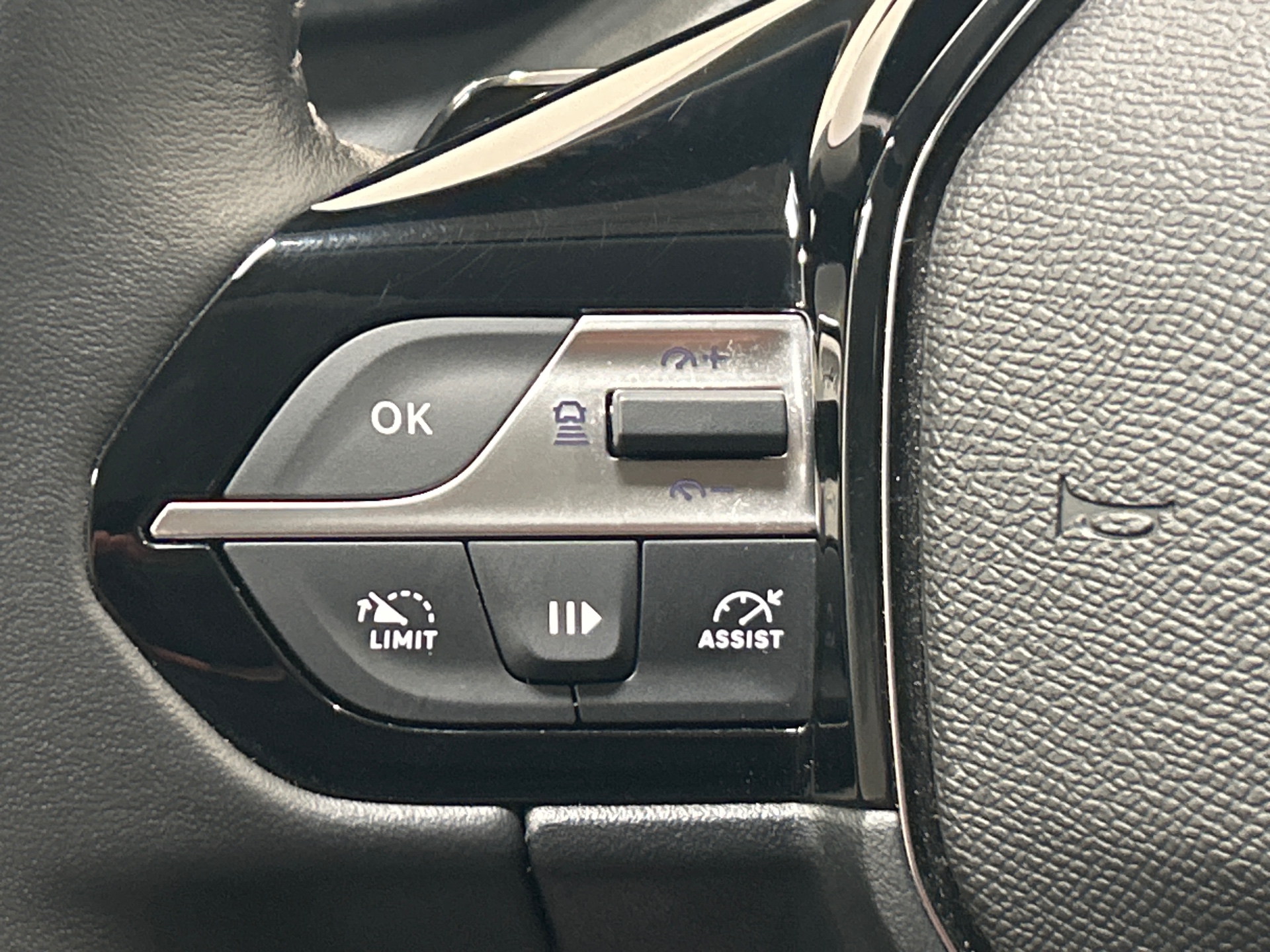 PEUGEOT 308 Hybrid 136 e-DCS6 Allure
