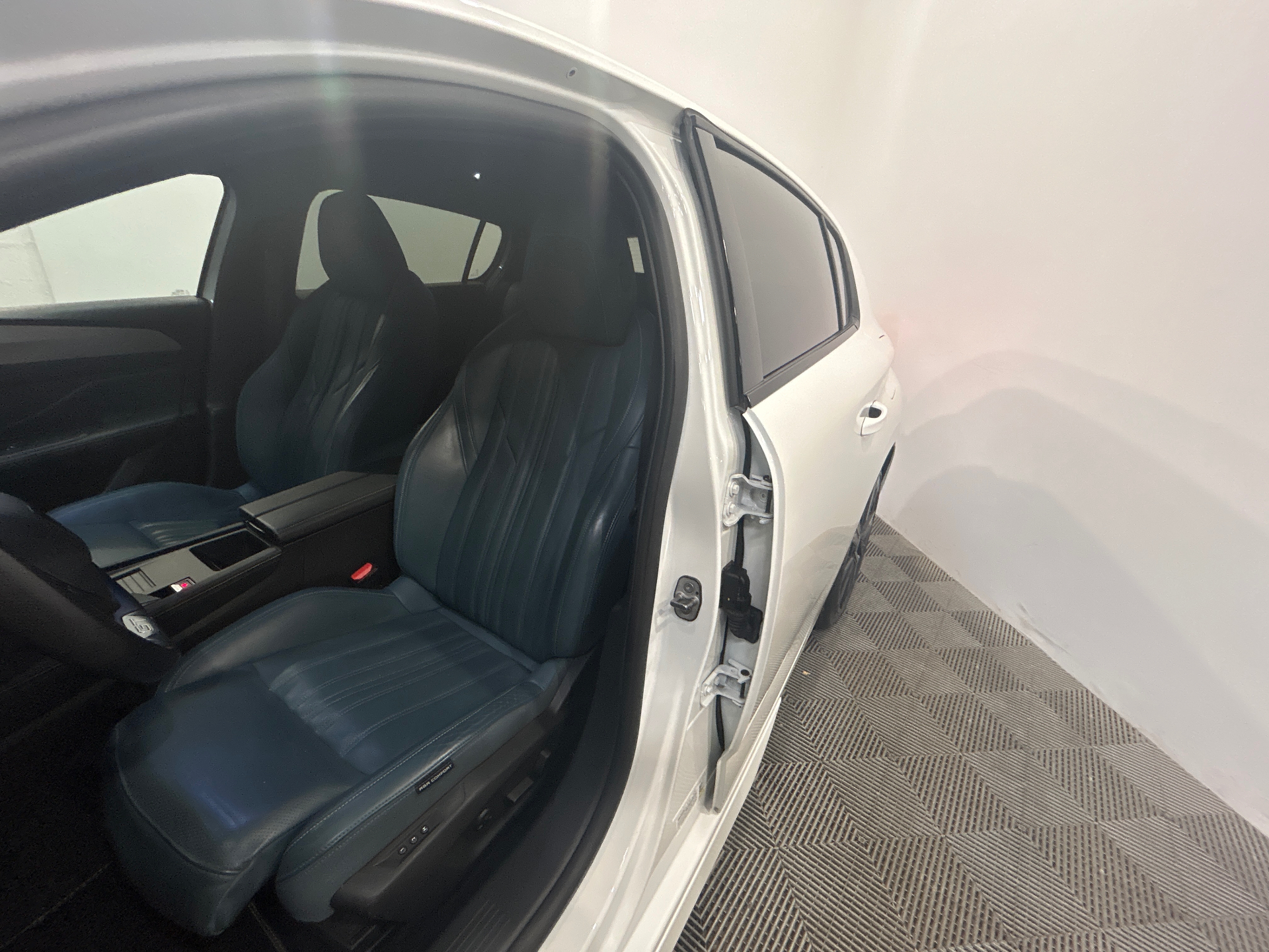PEUGEOT 308 PHEV 225 e-EAT8 GT Pack