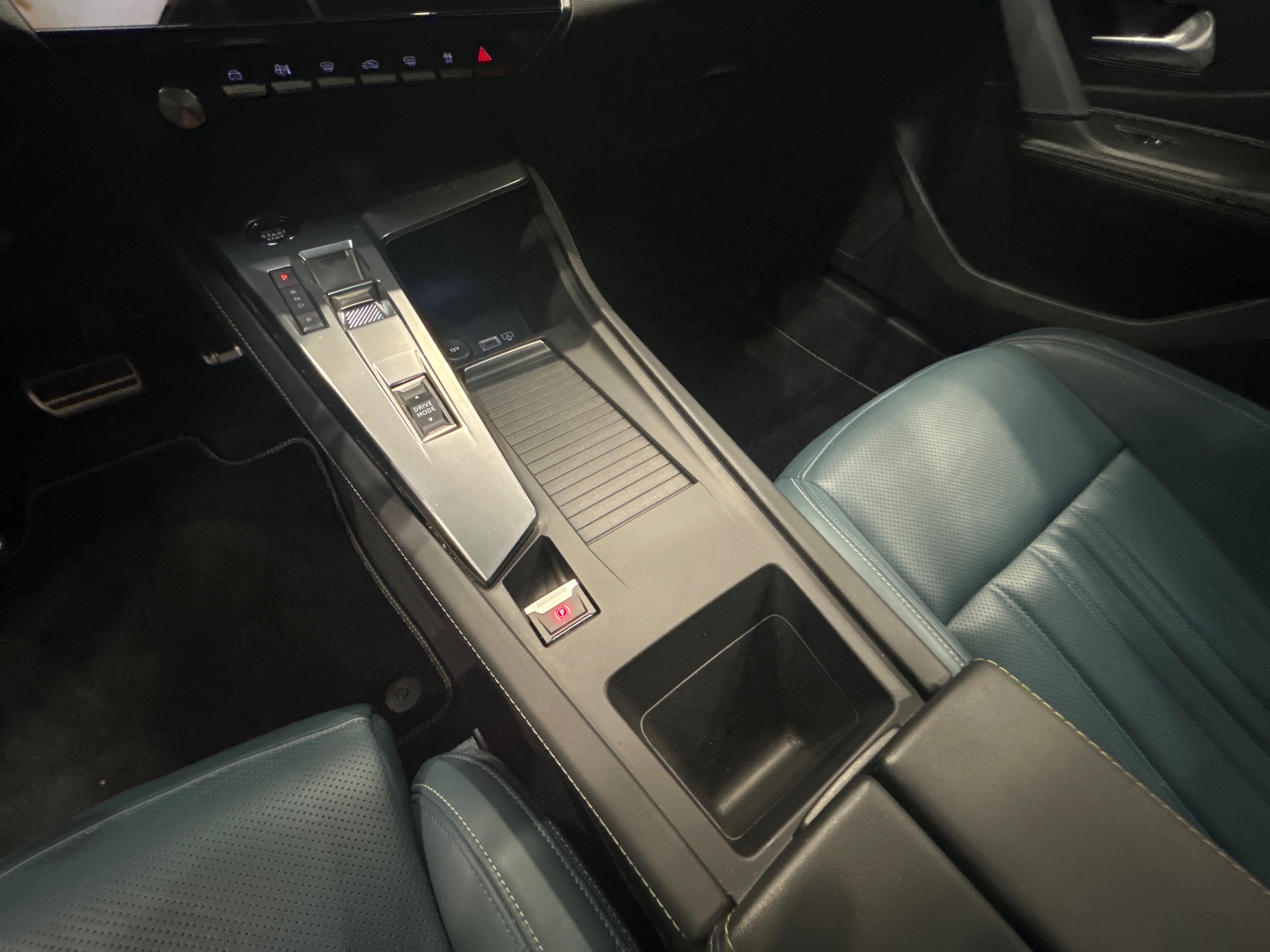 PEUGEOT 308 PHEV 225 e-EAT8 GT Pack