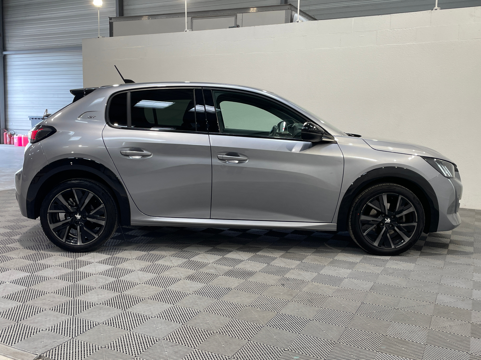 PEUGEOT 208 PureTech 100 S&S BVM6 GT