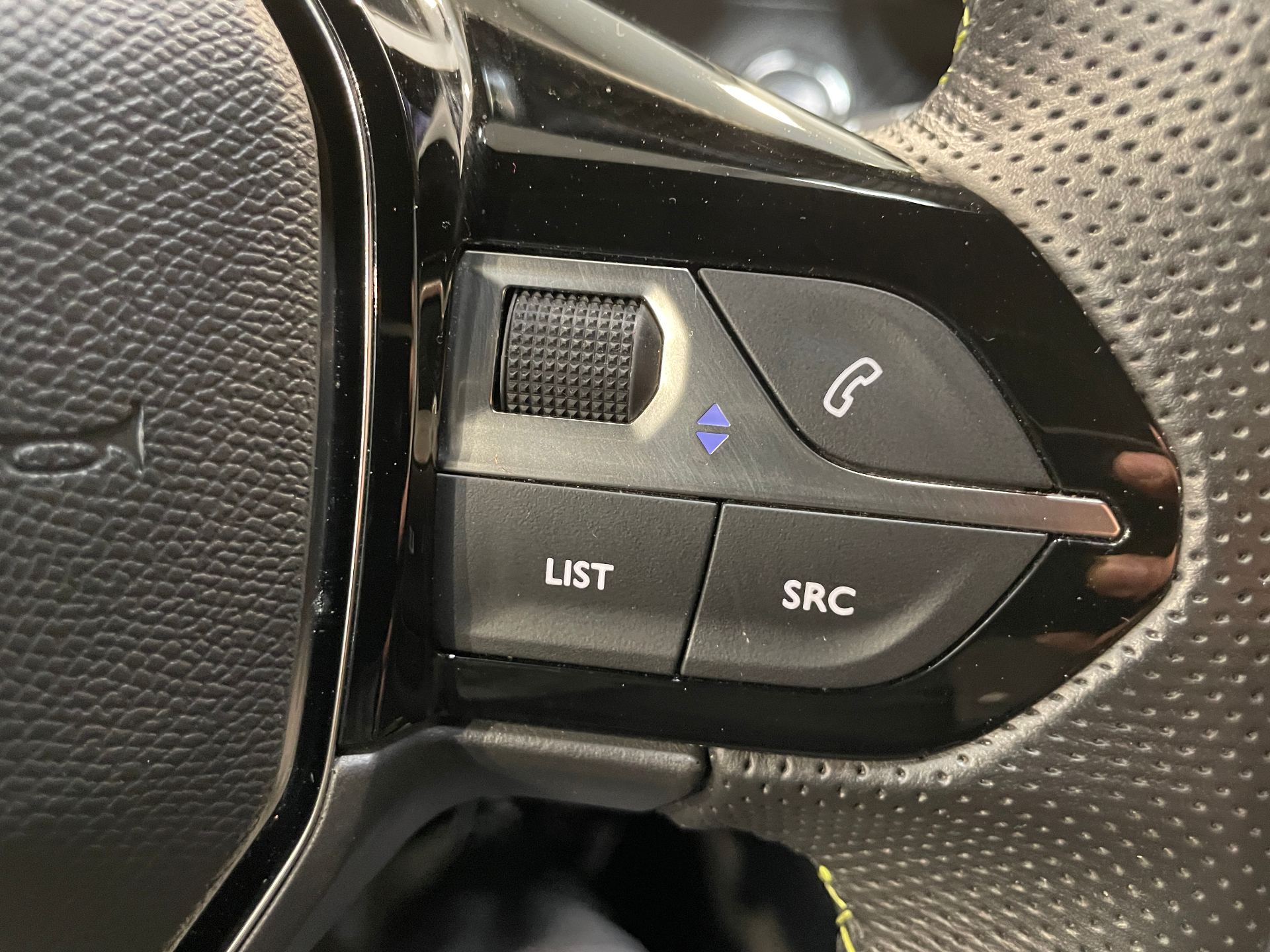 PEUGEOT 208 PureTech 100 S&S BVM6 GT