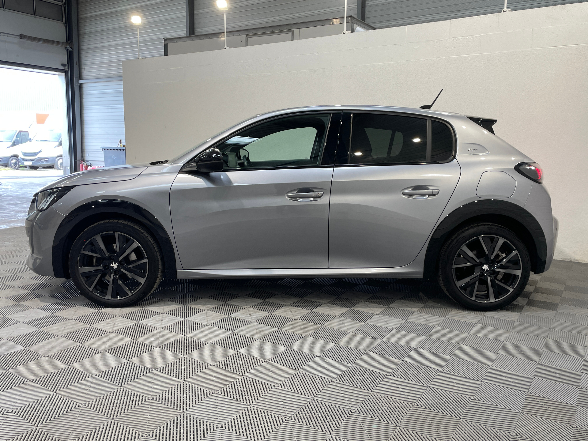 PEUGEOT 208 PureTech 100 S&S BVM6 GT