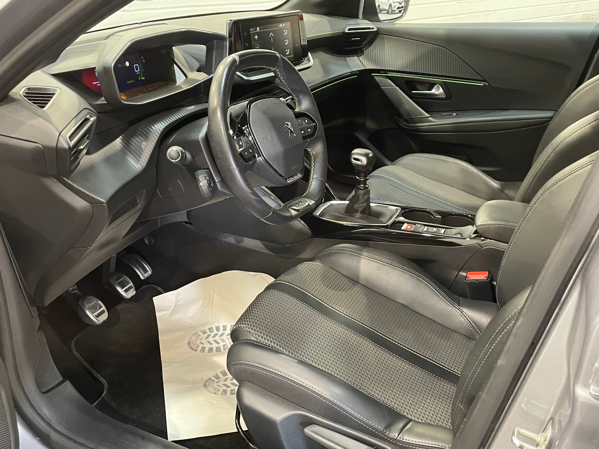 PEUGEOT 208 PureTech 100 S&S BVM6 GT