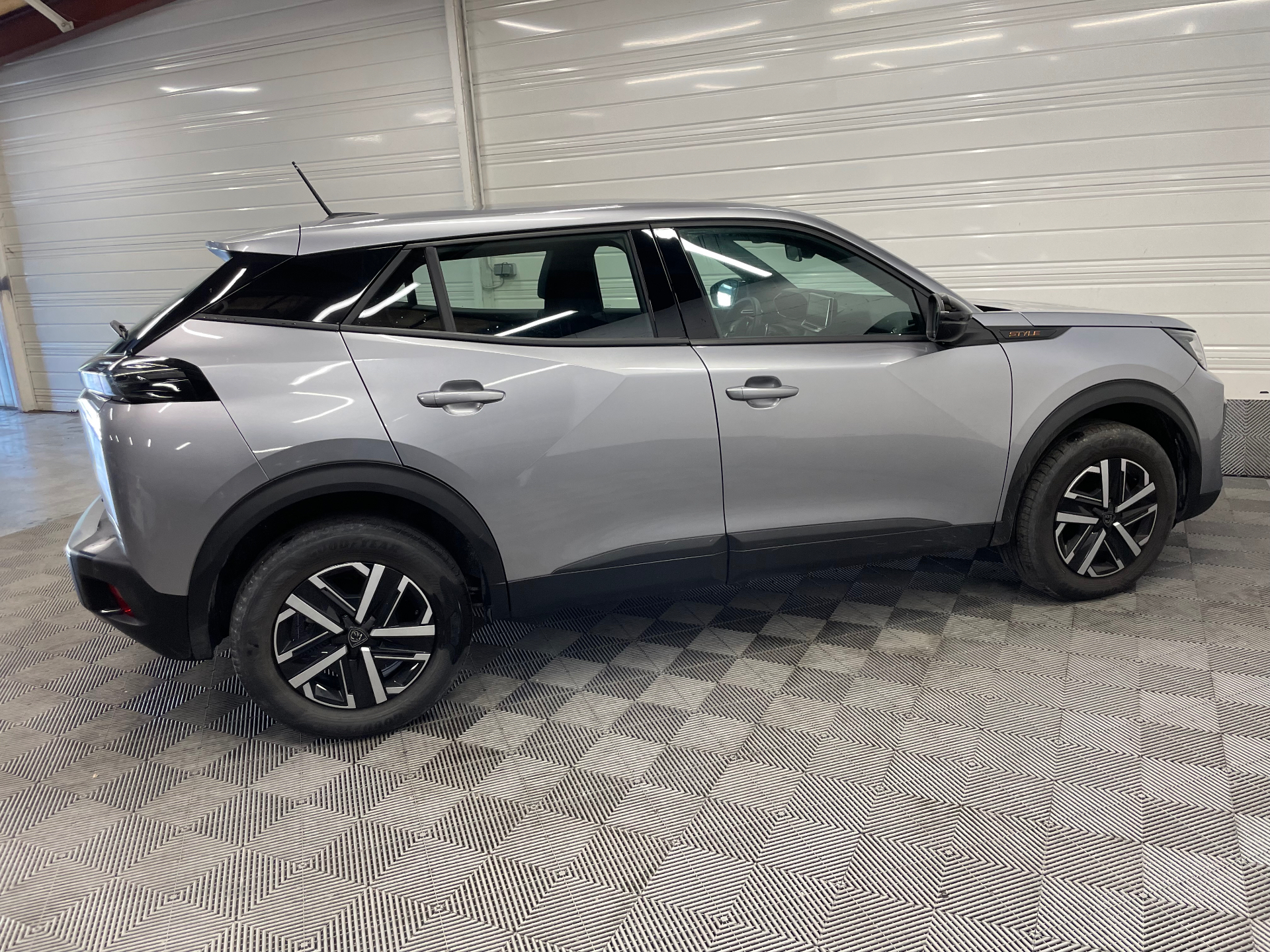 PEUGEOT 2008 STYLE HYBRID 145 CH E-DCS6