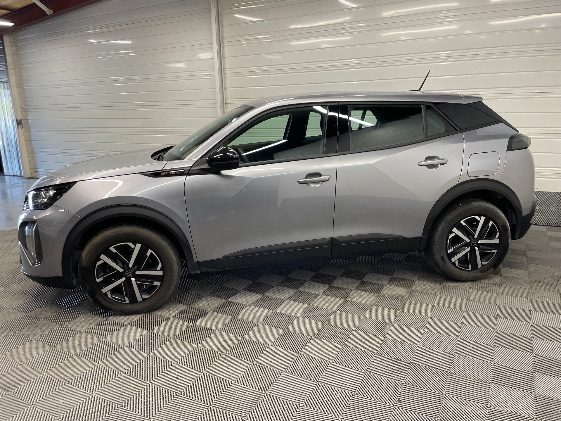 PEUGEOT 2008 STYLE HYBRID 145 CH E-DCS6