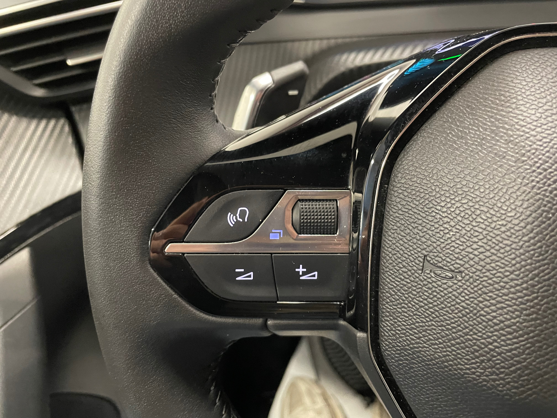 PEUGEOT 2008 STYLE HYBRID 145 CH E-DCS6