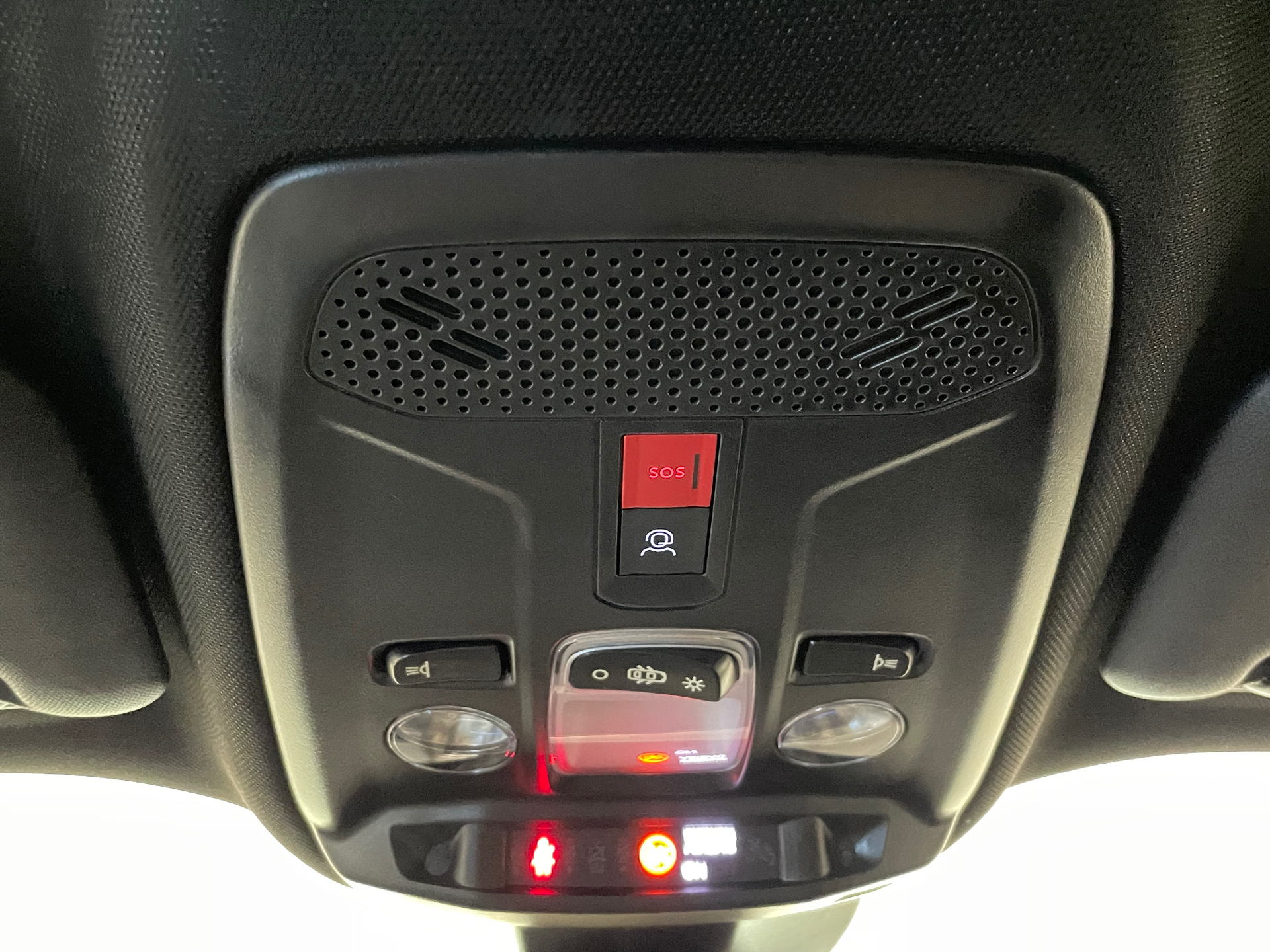 PEUGEOT 2008 STYLE HYBRID 145 CH E-DCS6