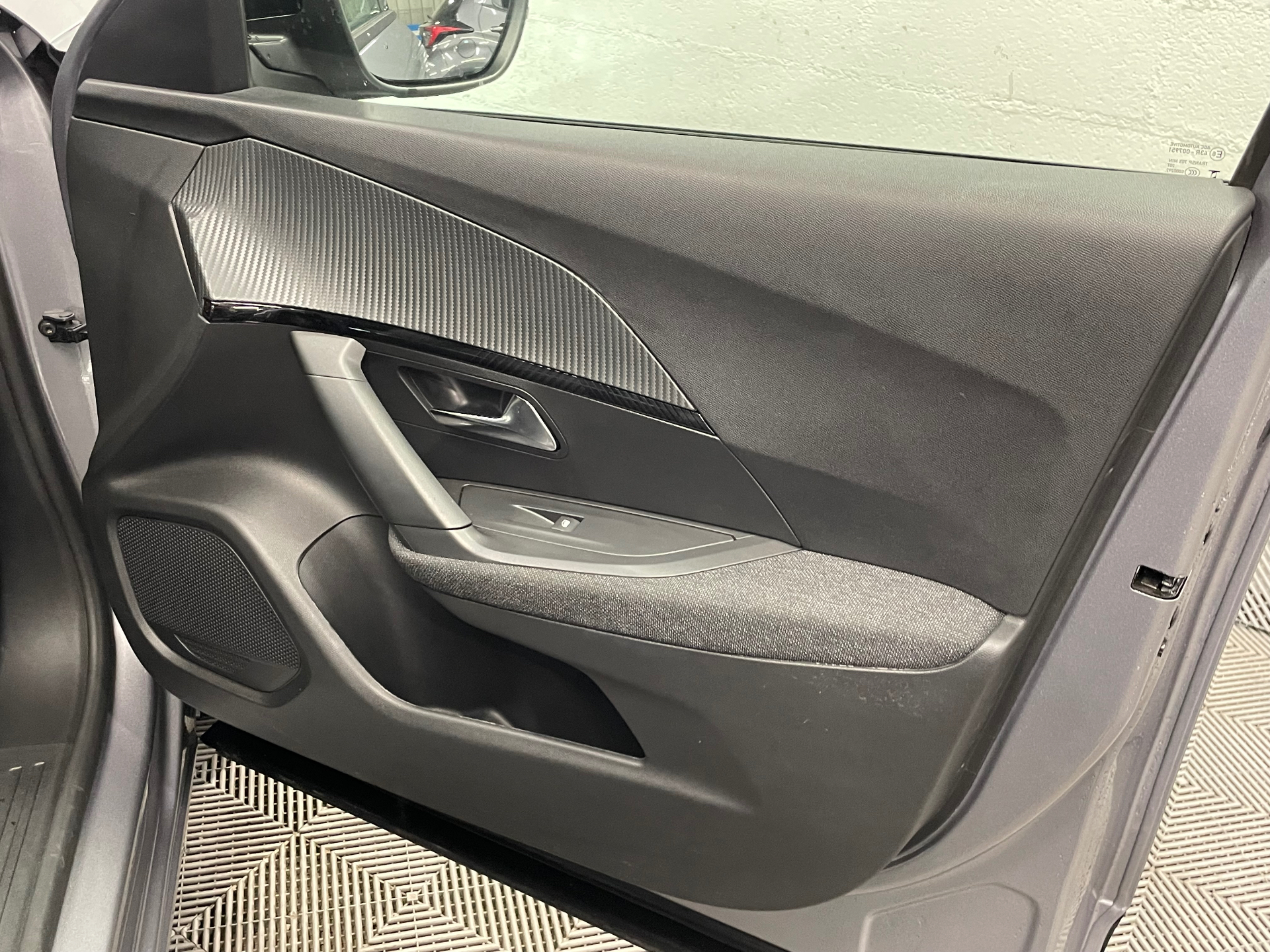 PEUGEOT 2008 STYLE HYBRID 145 CH E-DCS6