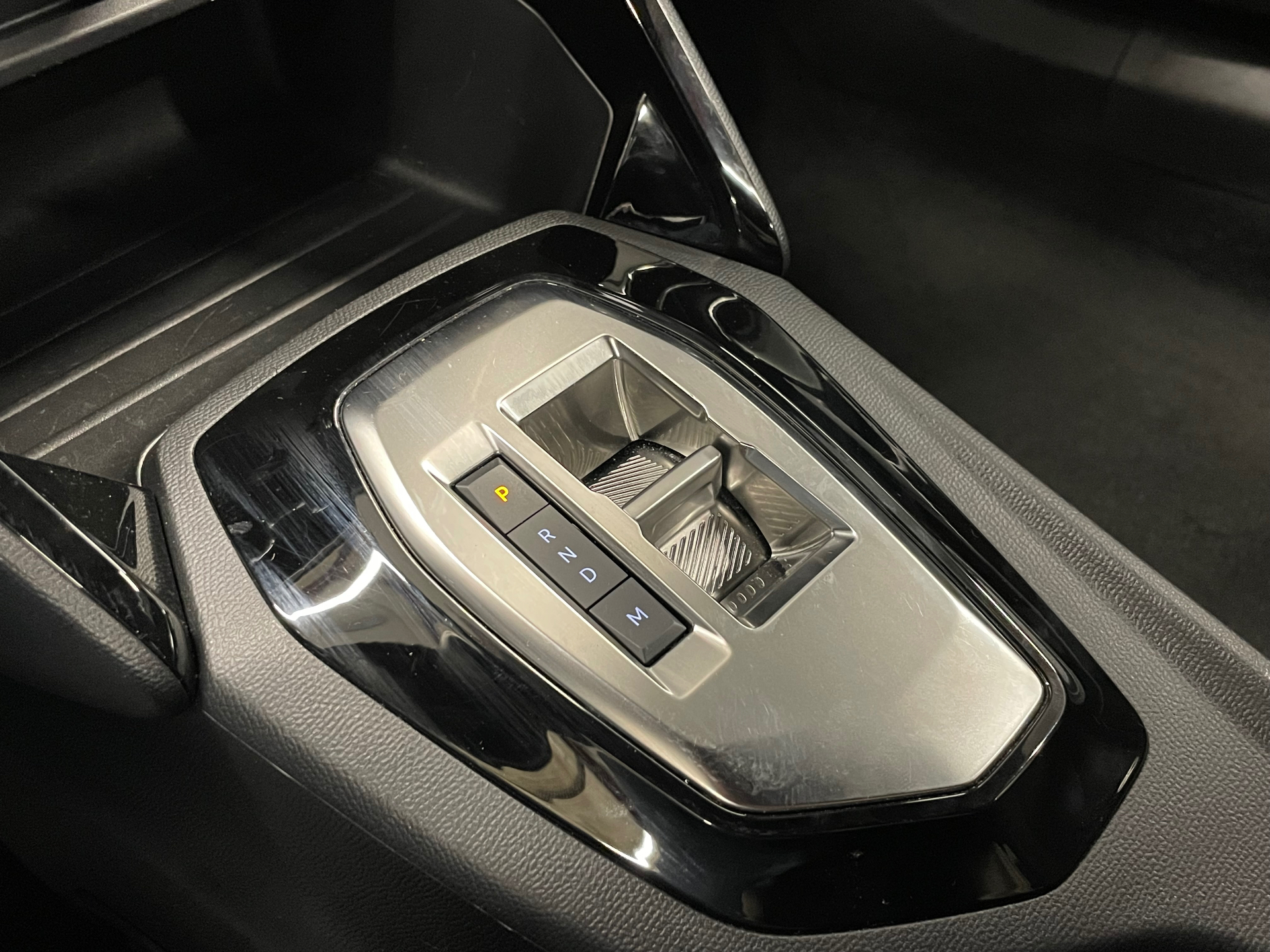 PEUGEOT 2008 STYLE HYBRID 145 CH E-DCS6