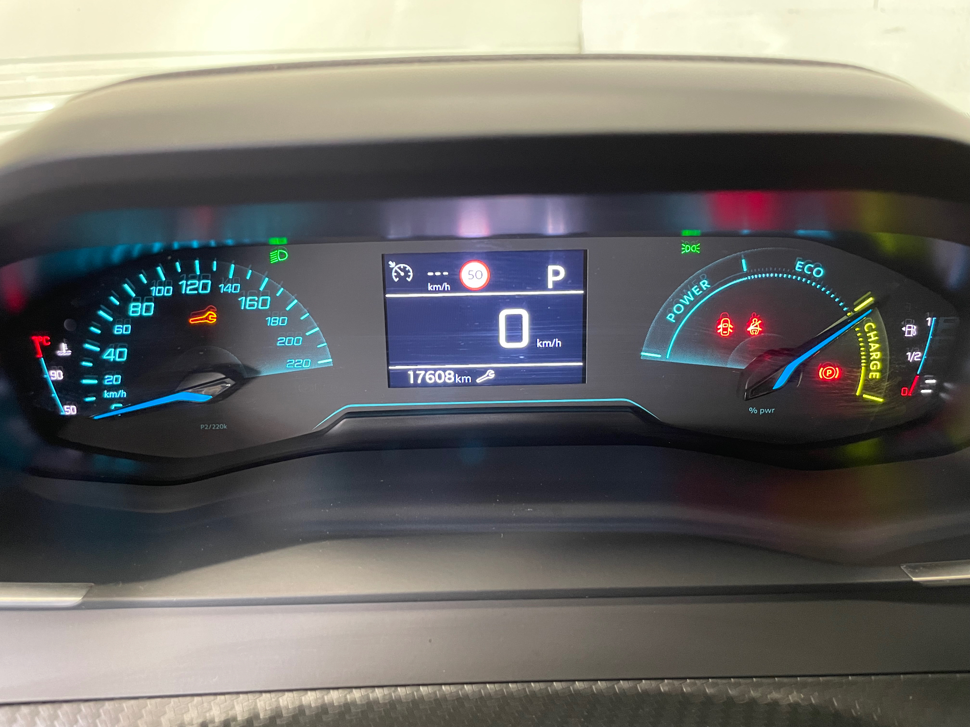 PEUGEOT 2008 STYLE HYBRID 145 CH E-DCS6