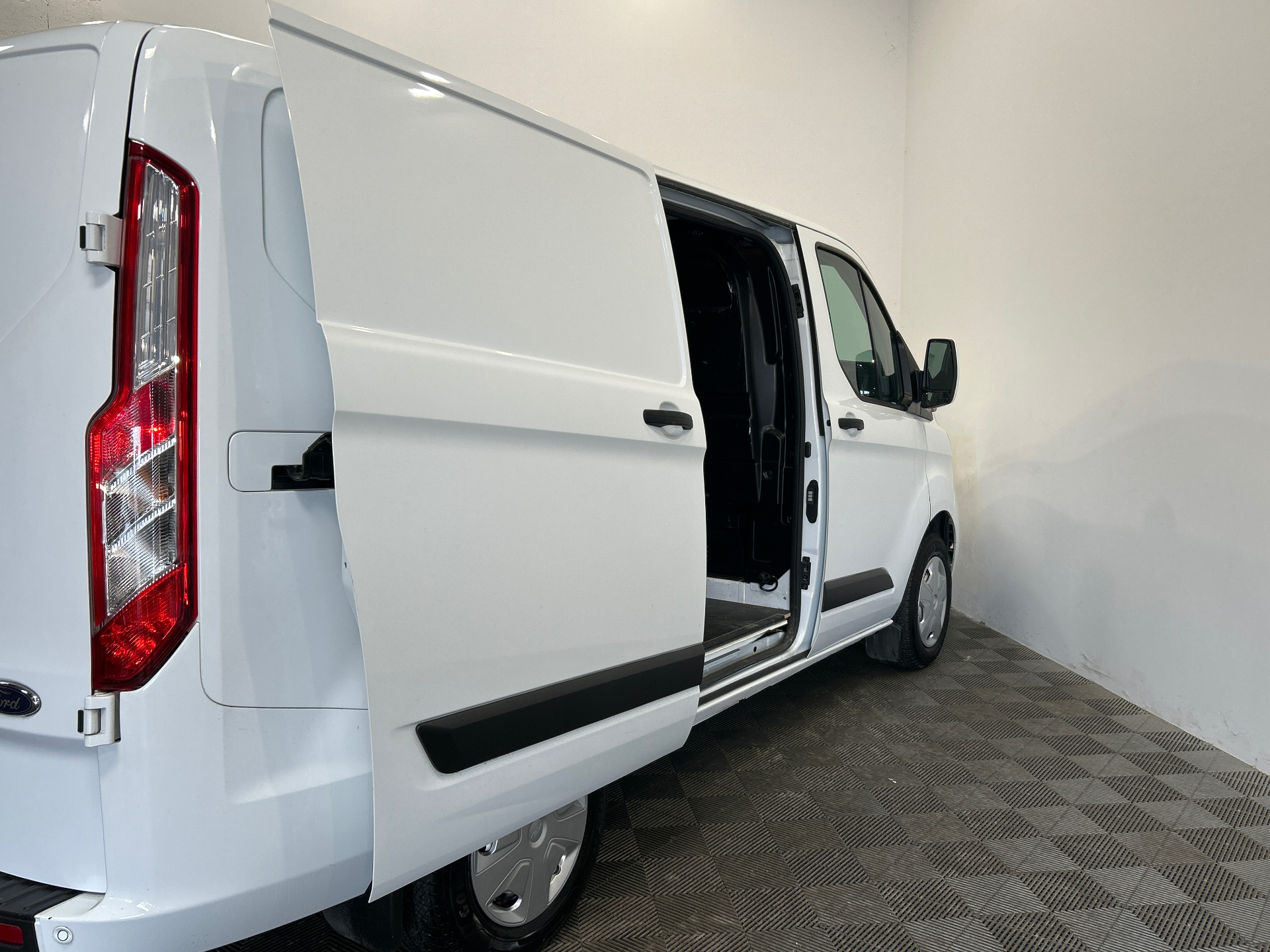 FORD TRANSIT CUSTOM Fg 280 L1H1 2.0 EcoBlue 130 Trend Business