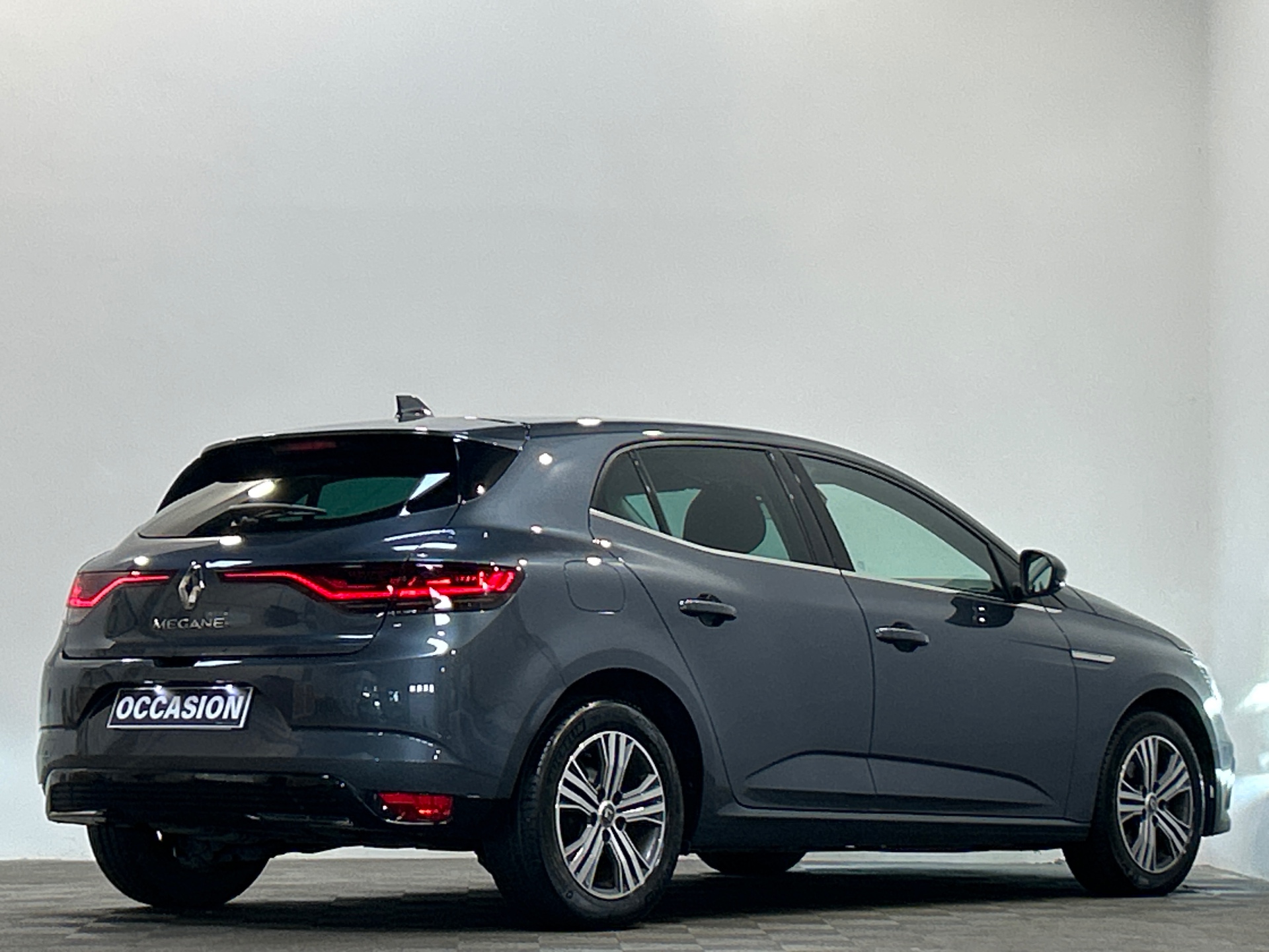 RENAULT MEGANE IV BERLINE TCe 140 EDC FAP - 20 Business Intens
