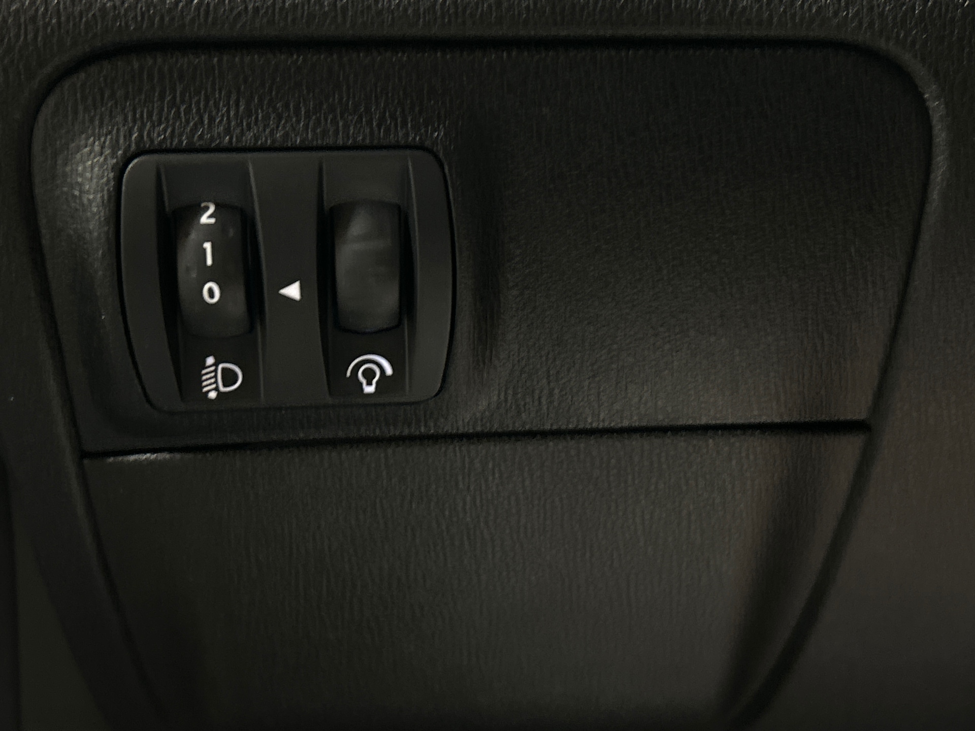 RENAULT MEGANE IV BERLINE TCe 140 EDC FAP - 20 Business Intens