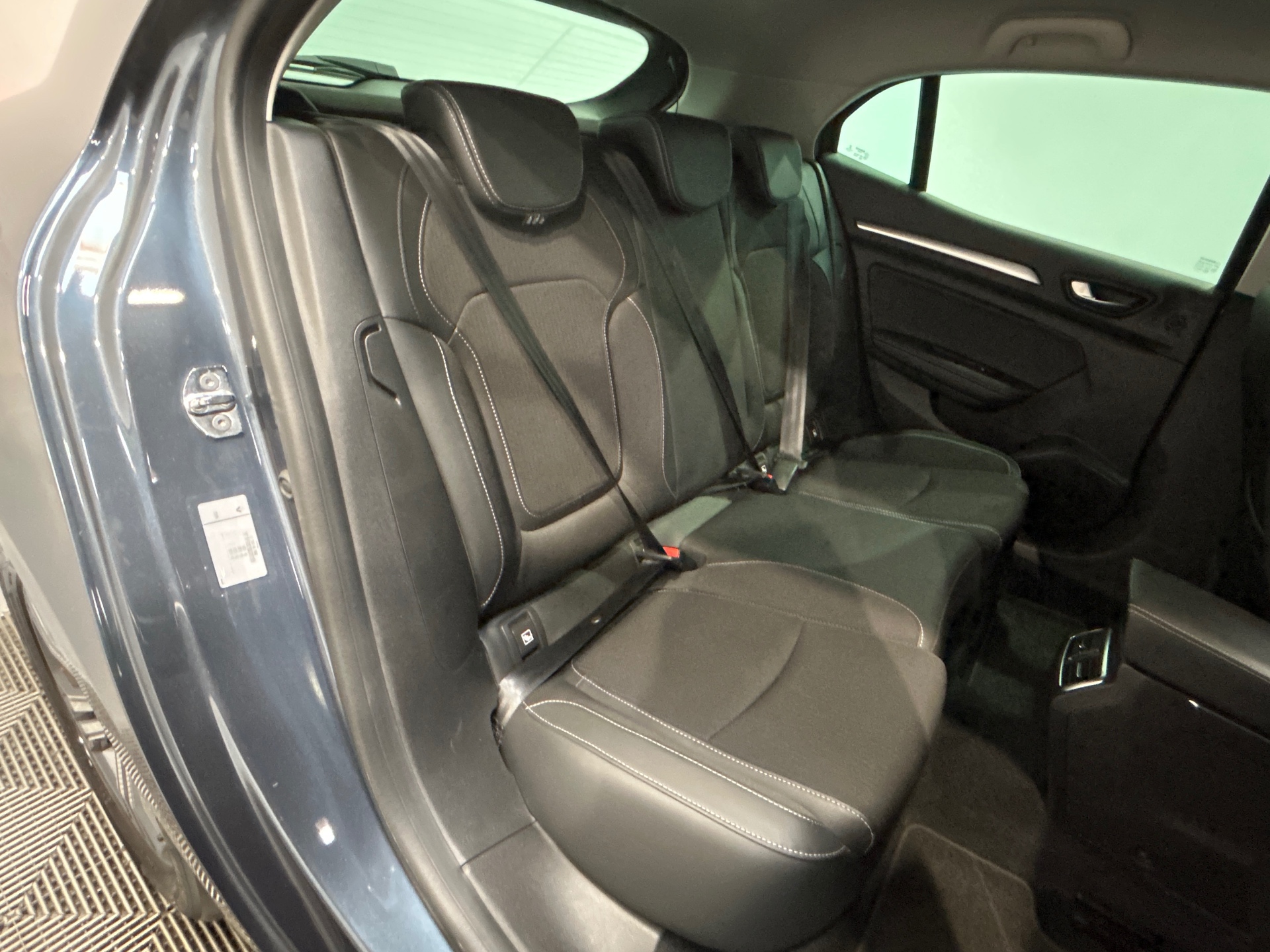 RENAULT MEGANE IV BERLINE TCe 140 EDC FAP - 20 Business Intens