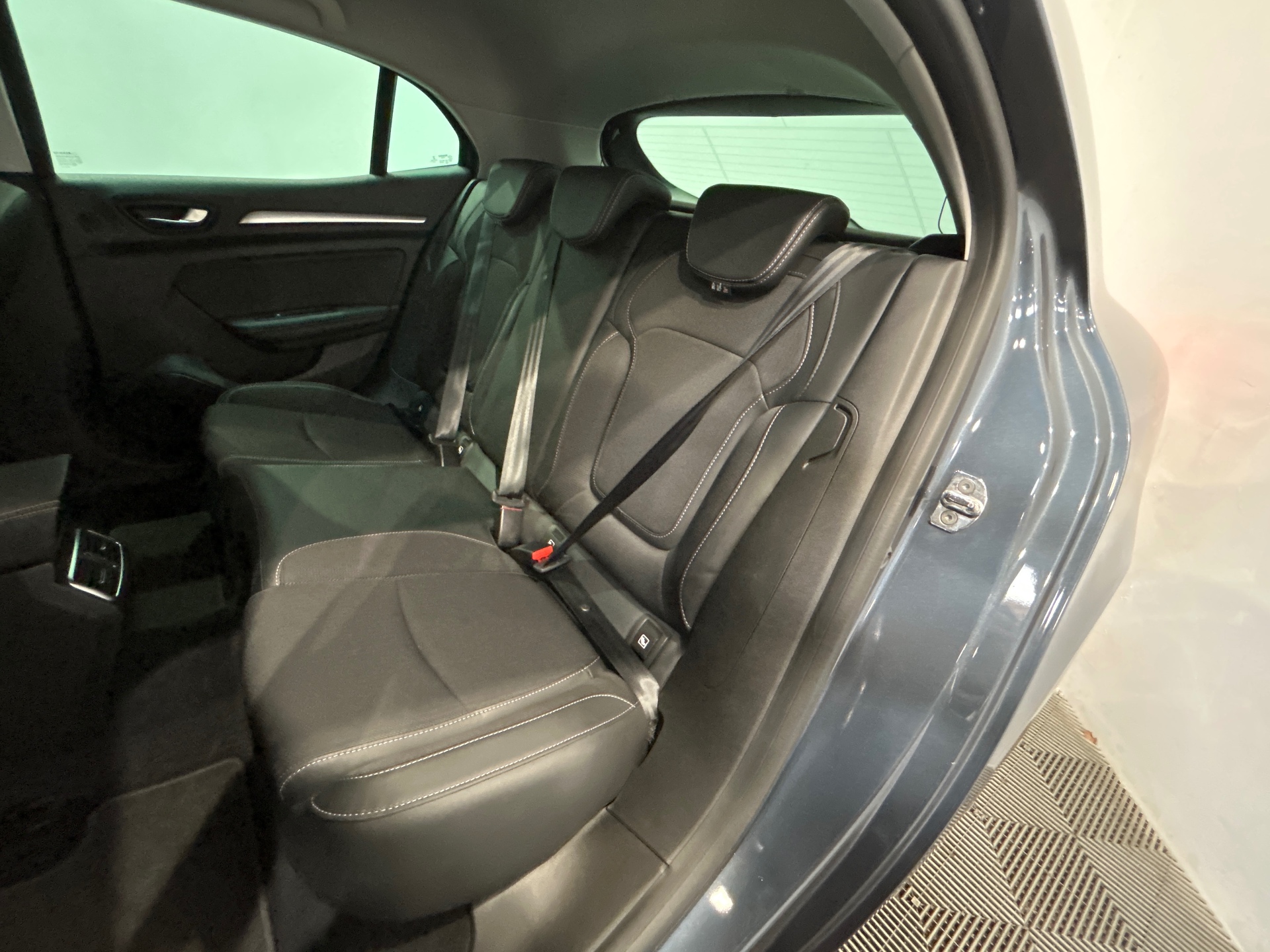 RENAULT MEGANE IV BERLINE TCe 140 EDC FAP - 20 Business Intens