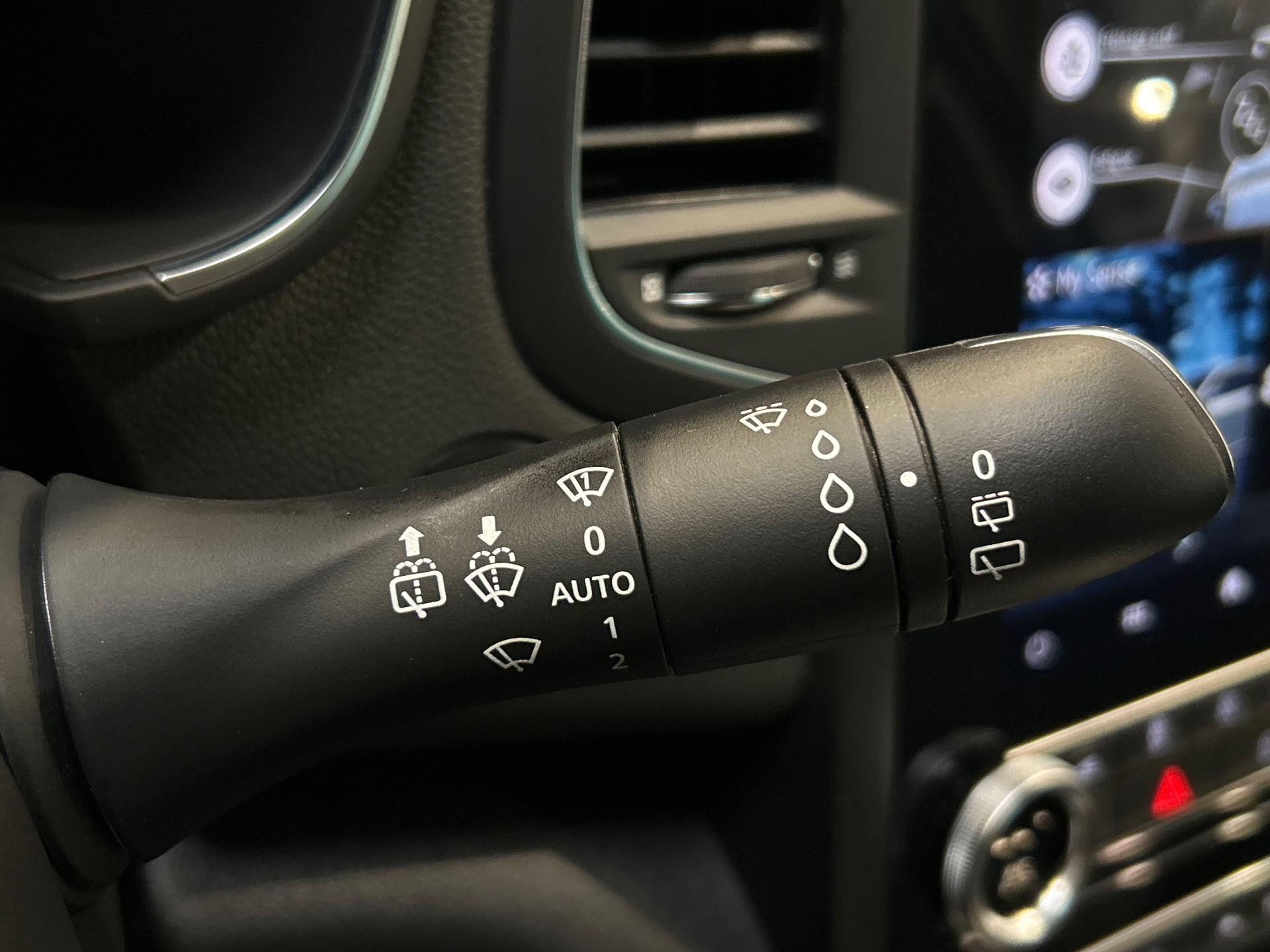 RENAULT MEGANE IV BERLINE TCe 140 EDC FAP - 20 Business Intens