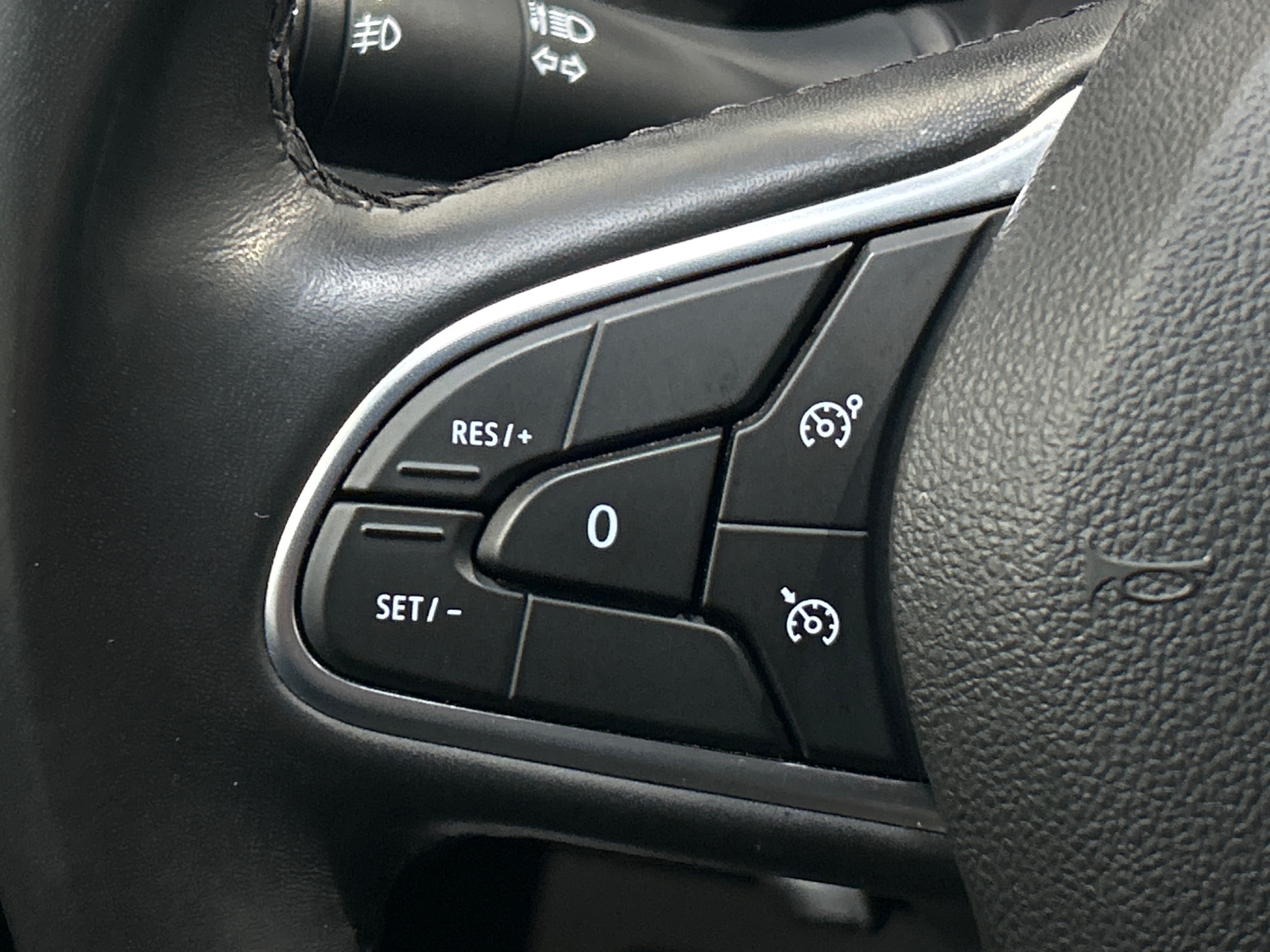 RENAULT MEGANE IV BERLINE TCe 140 EDC FAP - 20 Business Intens