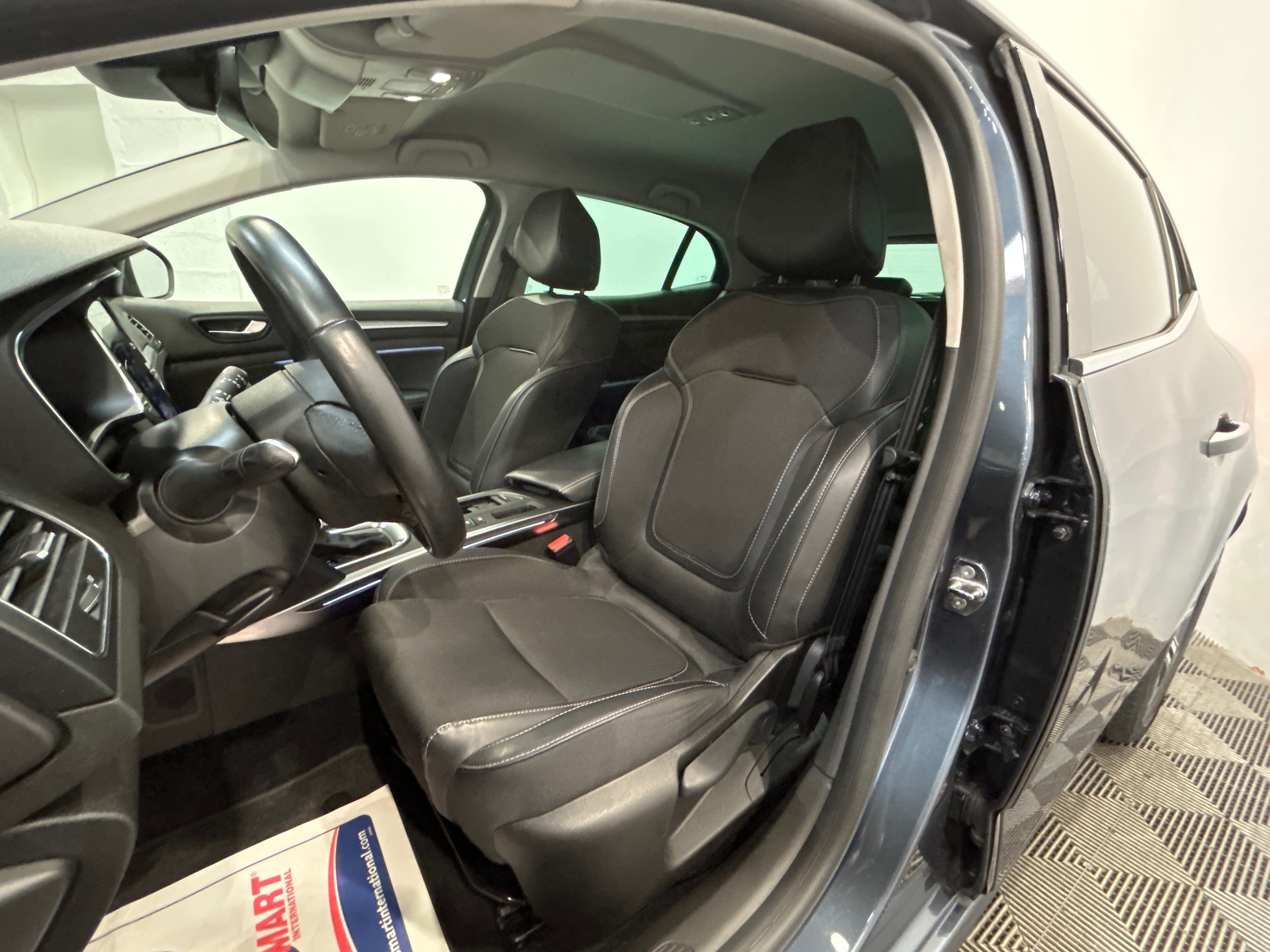 RENAULT MEGANE IV BERLINE TCe 140 EDC FAP - 20 Business Intens