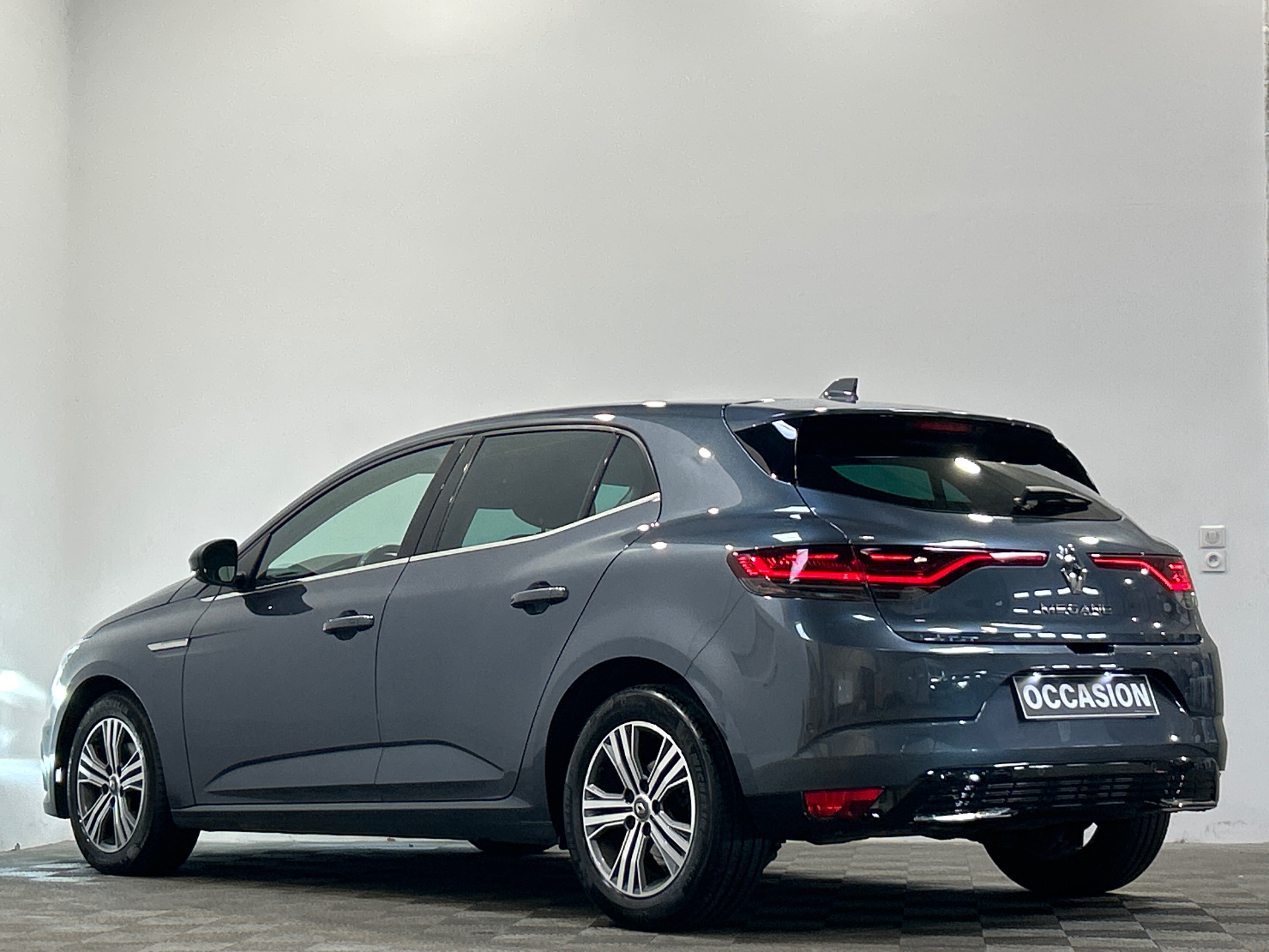 RENAULT MEGANE IV BERLINE TCe 140 EDC FAP - 20 Business Intens
